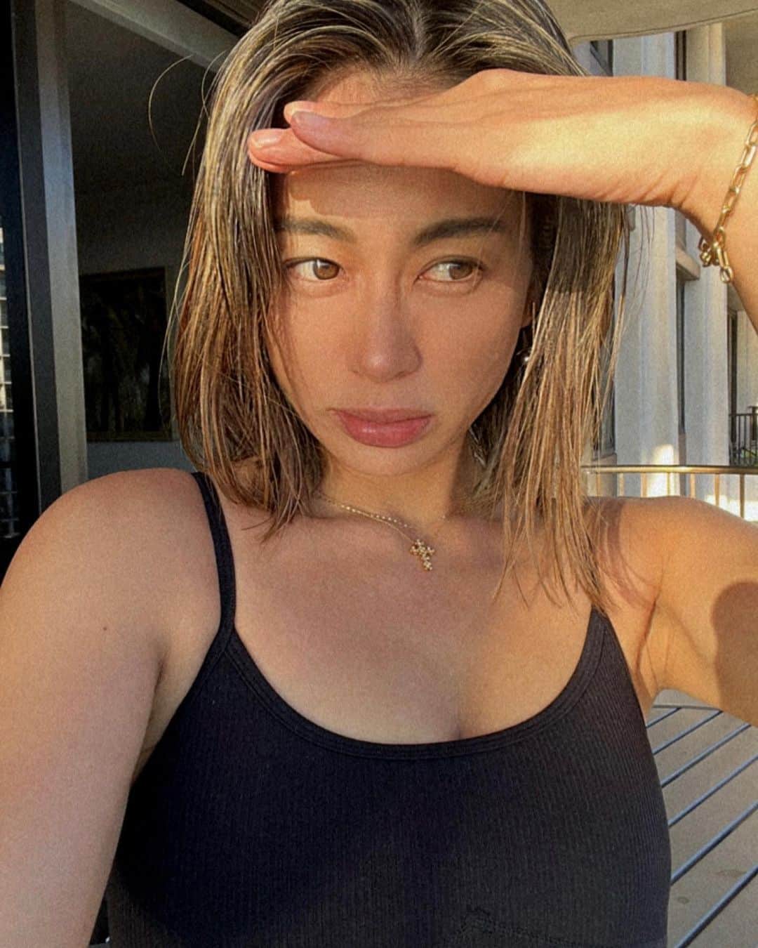 黒木なつみのインスタグラム：「Move to big island🌋🦎🌺  オアフ島からハワイ島に移動🏝️ 思ったより自分のボディにコミットできてなかった😅💦 そんなハワイ旅行w 何も気にせずね⁈💗  ①眩しすぎるsunsetのおかげで盛れました✌️ ②お部屋のバルコニーからのハーバーと海 ③キツめのトレーニングウェアで引き締め ④Rossでゲットした戦利品 ⑤自分で選んだ水着を着てやる気満々あばれる君 ⑥車を待つ間にアヒルにご挨拶 ⑦ハワイのお友達とランチ待ち ⑧従兄弟と素敵なお店でディナー　@oldspaghettifactory  ⑨あたちパスタ大好き🍝 ⑩ホノルルビーチ🌴  #Hawaii#trip #vacation#family #friends#best#beach #Bigisland#oaful」