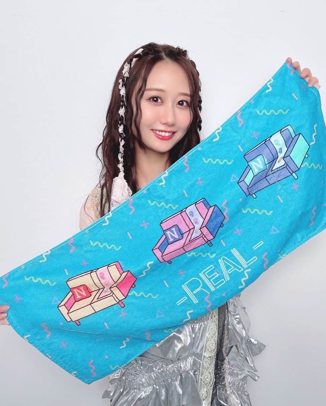 古畑奈和さんのインスタグラム写真 - (古畑奈和Instagram)「LIVE『-REAL-』グッズ販売中👀✨  ペンライトは今後の LIVEでも 使ってもらえるように作りました！  今のところ再販予定は無いので このチャンス逃さないようにね😈🤍  自分だけのペンライトを作るの ずっと夢だったから叶って嬉しいな... たくさん愛を伝えてね！  お家で使えるグッズもたくさんなので 是非、お家で私を感じながら 過ごしてください🥳  ⚠︎販売は11/10まで」11月2日 19時44分 - nao_furuhata