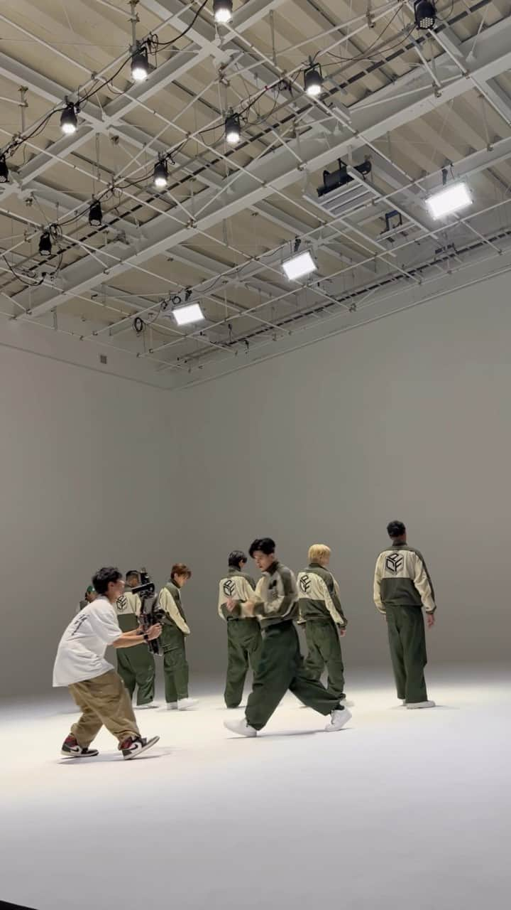 PSYCHIC FEVERのインスタグラム：「'Temperature (Prod. JP THE WAVY)' Choreography Video other angle ver.  #PCF_Temperature #Temperature #PSYCHICFEVER #JPTHEWAVY #サイフィ以外考えれない全然」