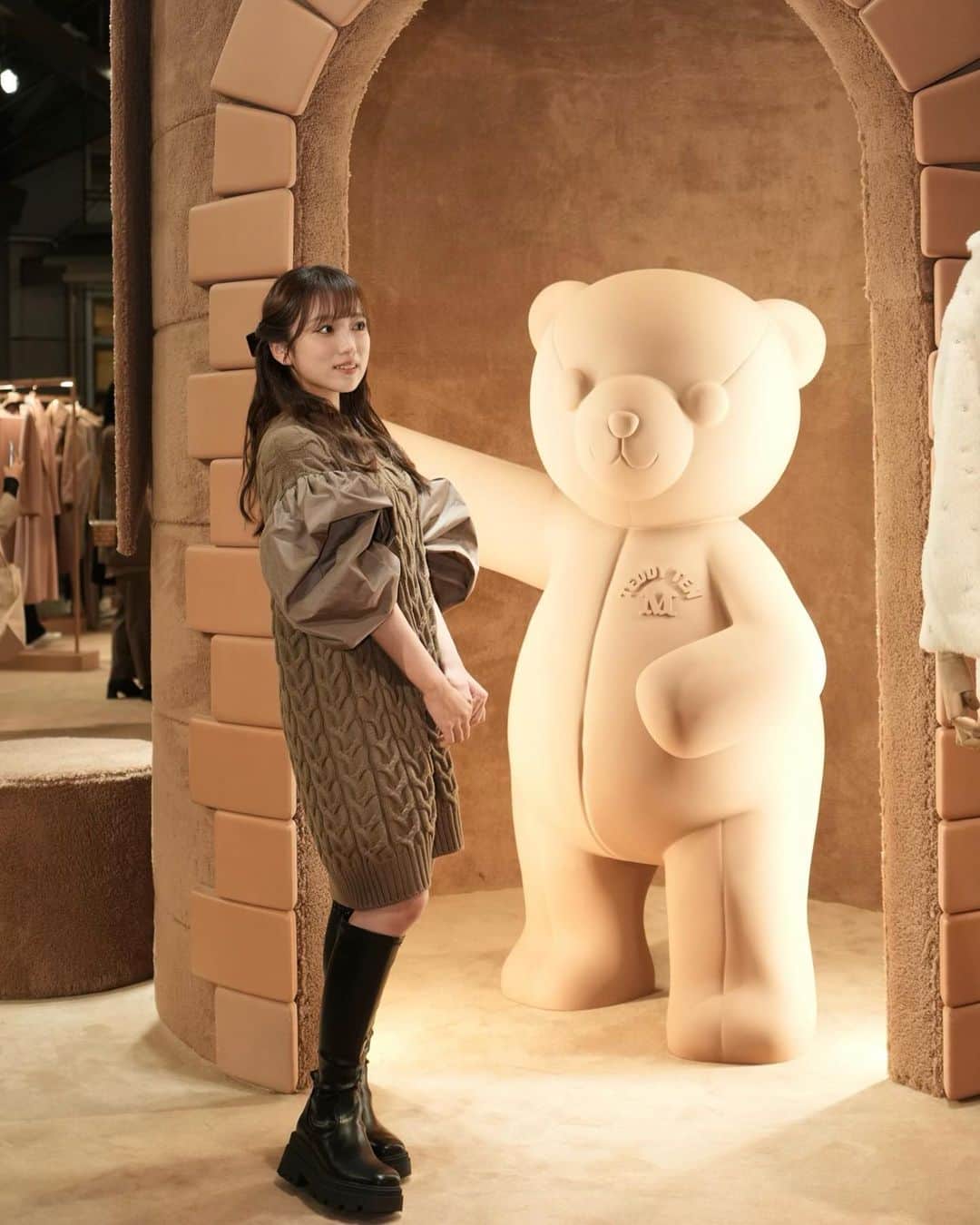 矢吹奈子のインスタグラム：「MaxMara Teddy TEN Park 行ってきました🧸♡  スケートリンクがあったり、UFOキャッチャーができたり、もこふわの可愛い空間がとっても素敵でした💭  #PR @maxmara  #MaxMaraTeddyTen #MaxMara」