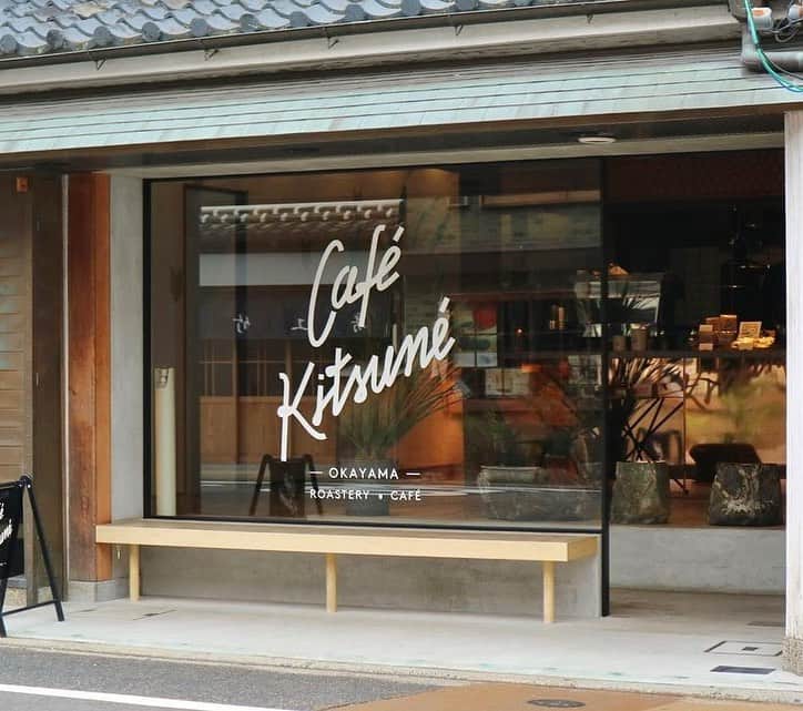 Café Kitsuné Parisさんのインスタグラム写真 - (Café Kitsuné ParisInstagram)「#CafeKitsuneOkayama: A tranquil heaven for your coffee break 🇯🇵☕ - 👉 Café Kitsuné Okayama Café-Roastery, 1-6-6-2 Izushicho, Kita-ku, Okayama, Japan Monday-Sunday: 10am-5pm」11月2日 19時48分 - cafekitsune