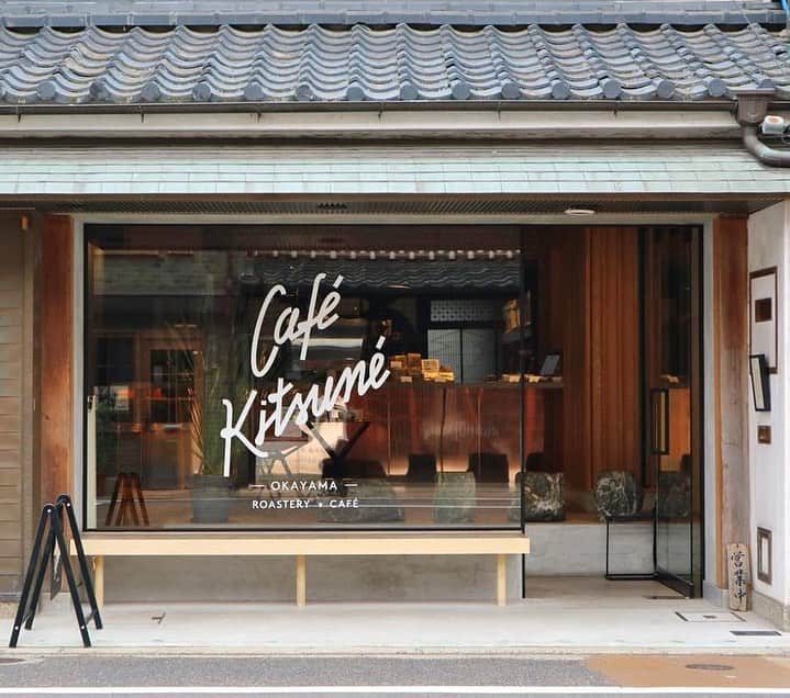 のインスタグラム：「#CafeKitsuneOkayama: A tranquil heaven for your coffee break 🇯🇵☕ - 👉 Café Kitsuné Okayama Café-Roastery, 1-6-6-2 Izushicho, Kita-ku, Okayama, Japan Monday-Sunday: 10am-5pm」
