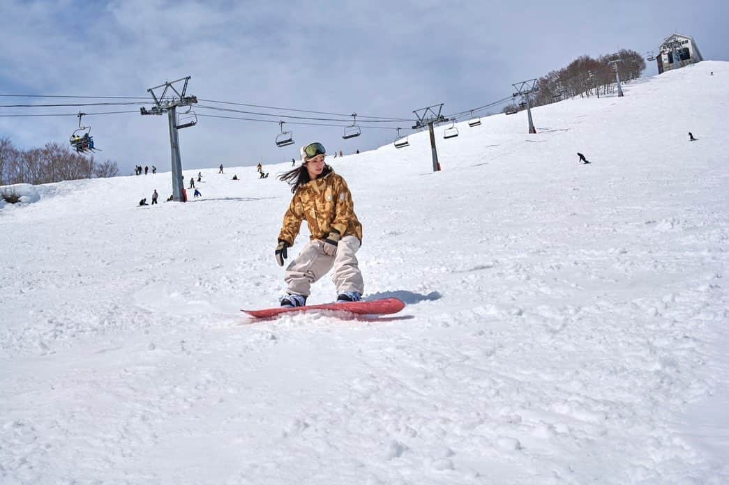 真崎かれんさんのインスタグラム写真 - (真崎かれんInstagram)「. 10/31発売の「Snow Angel」に載ってます✨ 大好きなスノボー🏂で お仕事させていただいて嬉しいです！  ぜひ見てみてね〜⛄️  #snowangel #snowangelmag  #snowboarding」11月2日 19時51分 - karen_masaki