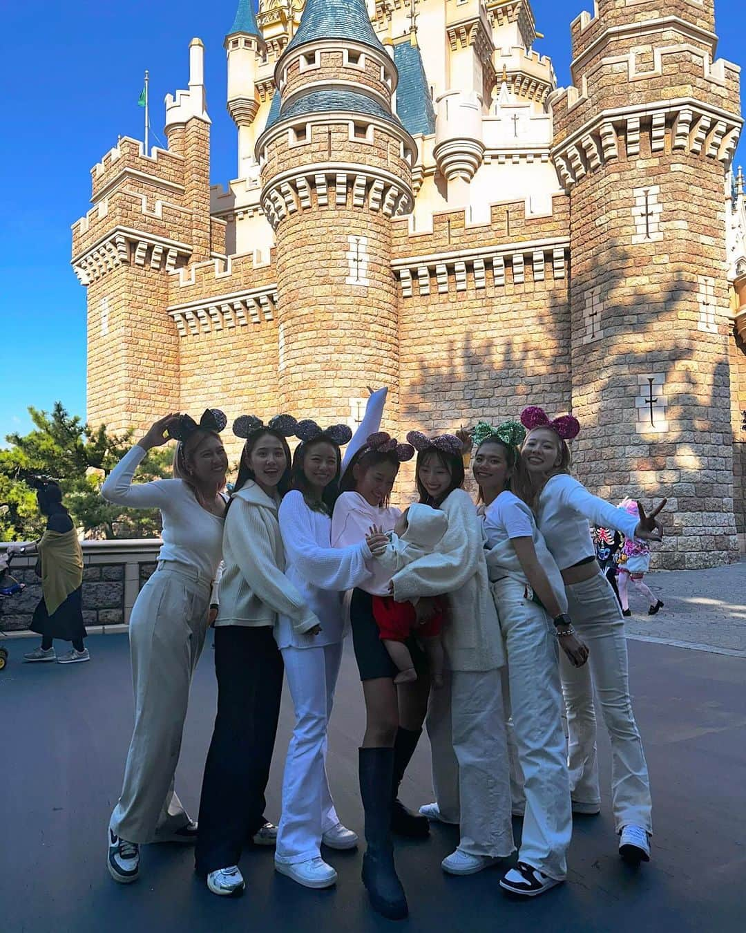 菅真鈴さんのインスタグラム写真 - (菅真鈴Instagram)「⁡ . ⁡ 載せきれなかった写真たち♡🐭♡ ⁡ #disney」11月2日 19時54分 - marin.21s