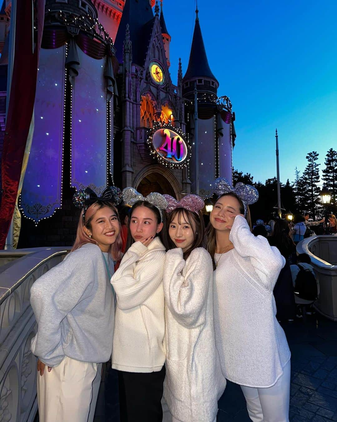 菅真鈴さんのインスタグラム写真 - (菅真鈴Instagram)「⁡ . ⁡ 載せきれなかった写真たち♡🐭♡ ⁡ #disney」11月2日 19時54分 - marin.21s