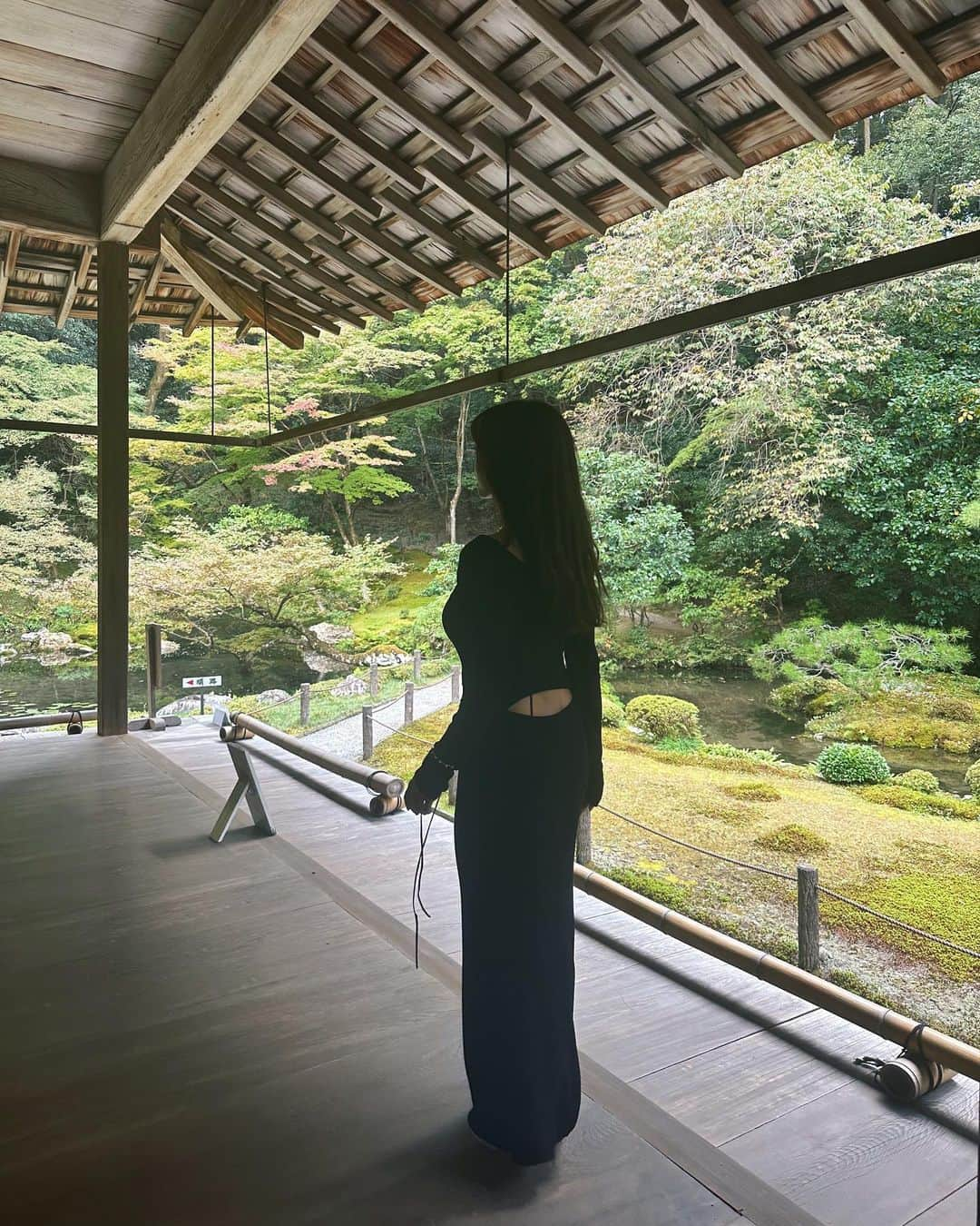 谷まりあさんのインスタグラム写真 - (谷まりあInstagram)「京都旅、初の南禅寺さん☺️ 空気が本当に気持ちよくて、心がスッキリしました✨✨  物事に良いも悪いもない。 お坊さんにして頂くお話しが心に沁みます🥰 京都に行くと毎度シンプルに生きることの大切さを思い出させてくれる気がします☺️ またすぐにでも行きたいなぁ  日本の文化まだまだ学びたい🤭  #louisvuitton #pr #b_marimari」11月2日 20時04分 - mariaaaa728