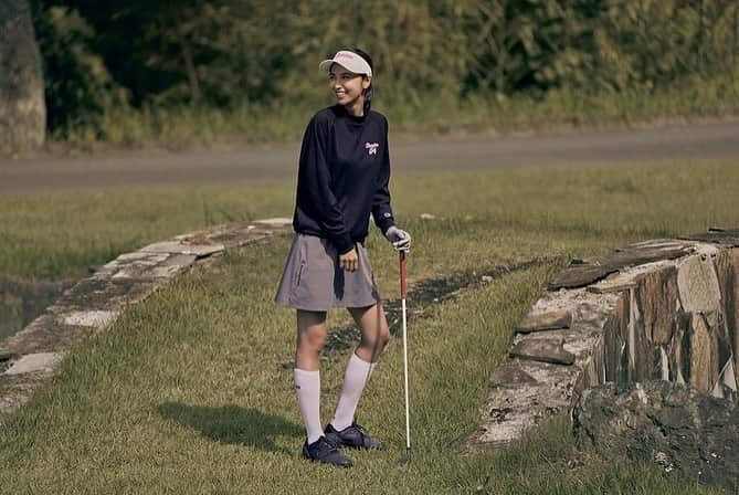 石井エミリーさんのインスタグラム写真 - (石井エミリーInstagram)「champion GOLF 23FW women'sに出演しています⛳️  スタッフの方が面白い方ばかりでずっと笑ってた気がするなぁ😂🫶🏽 おかげで自然体で素敵な仕上がりになってるのでぜひcheckしてみてね🏌️‍♀️」11月2日 19時59分 - _emilyishii_