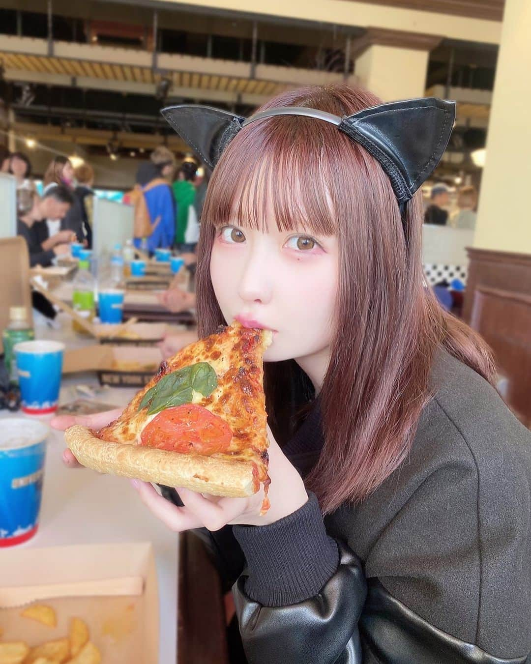 宮内凛さんのインスタグラム写真 - (宮内凛Instagram)「. . 🍕🍕🍕 . . #ユニバーサルスタジオジャパン #ハロウィンナイト」11月2日 19時59分 - miyauchi_rin