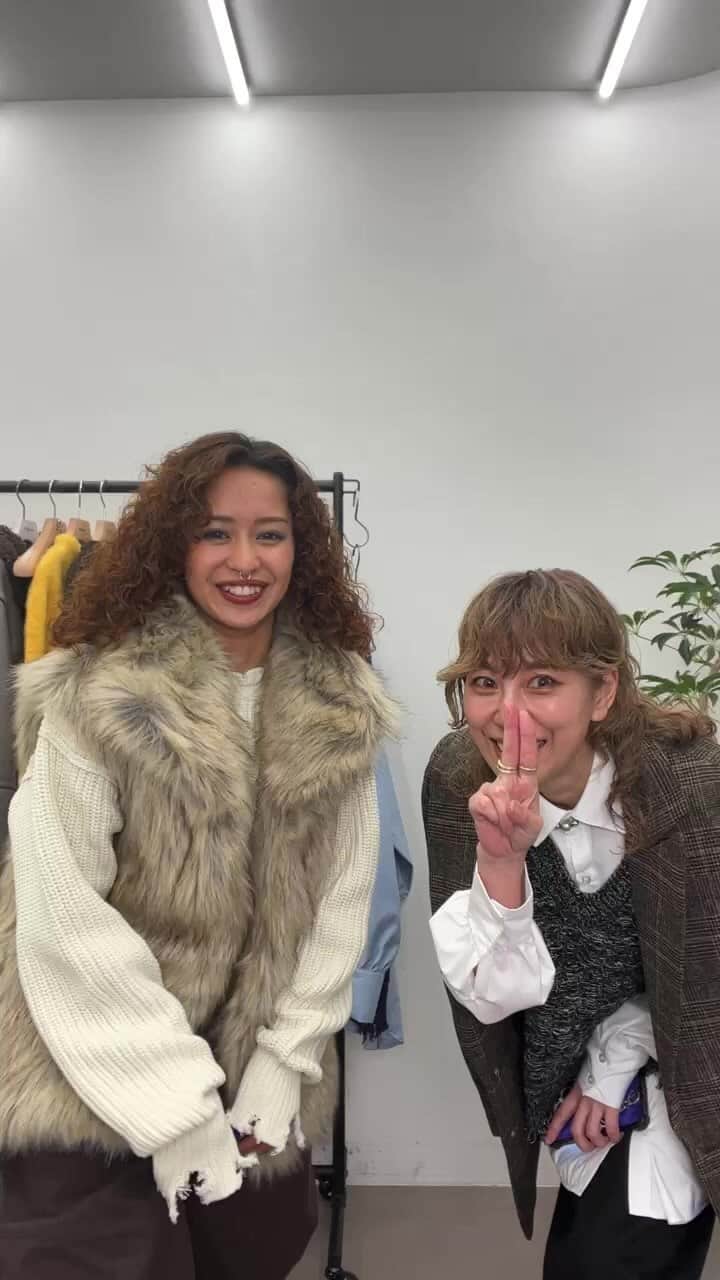 SHEL’TTERのインスタグラム：「The SHEL'TTER TOKYO insta live LISA 157cm / KANA 151cm」