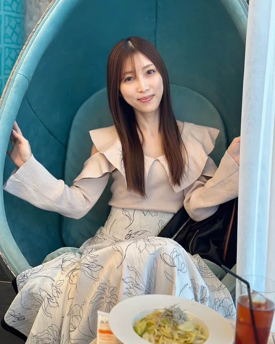 宇野栞菜（阿部栞菜）のインスタグラム：「かわいいカフェに行ったきたの🩵   #theblue」