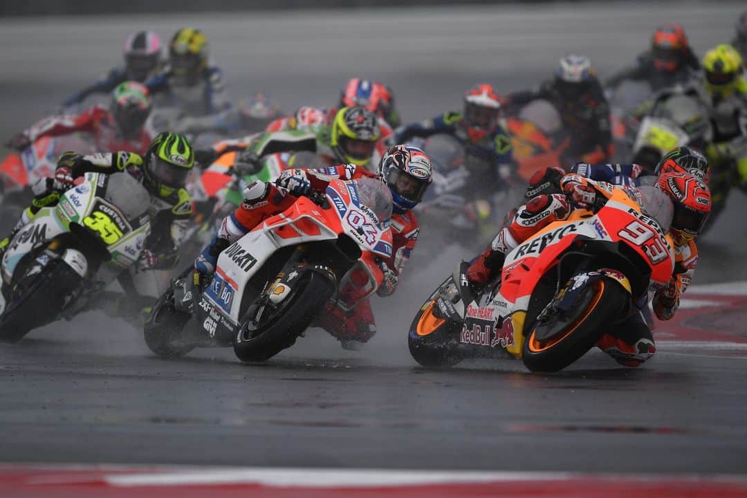 レプソル・ホンダのインスタグラム：「Win 33 🏆  💦 Splish splash 💦  The rain was falling but there weren't any problems for @marcmarquez93 who took back the championship lead after a critical win at the #SanMarinoGP   #LookingBackOnMM93 🐜」