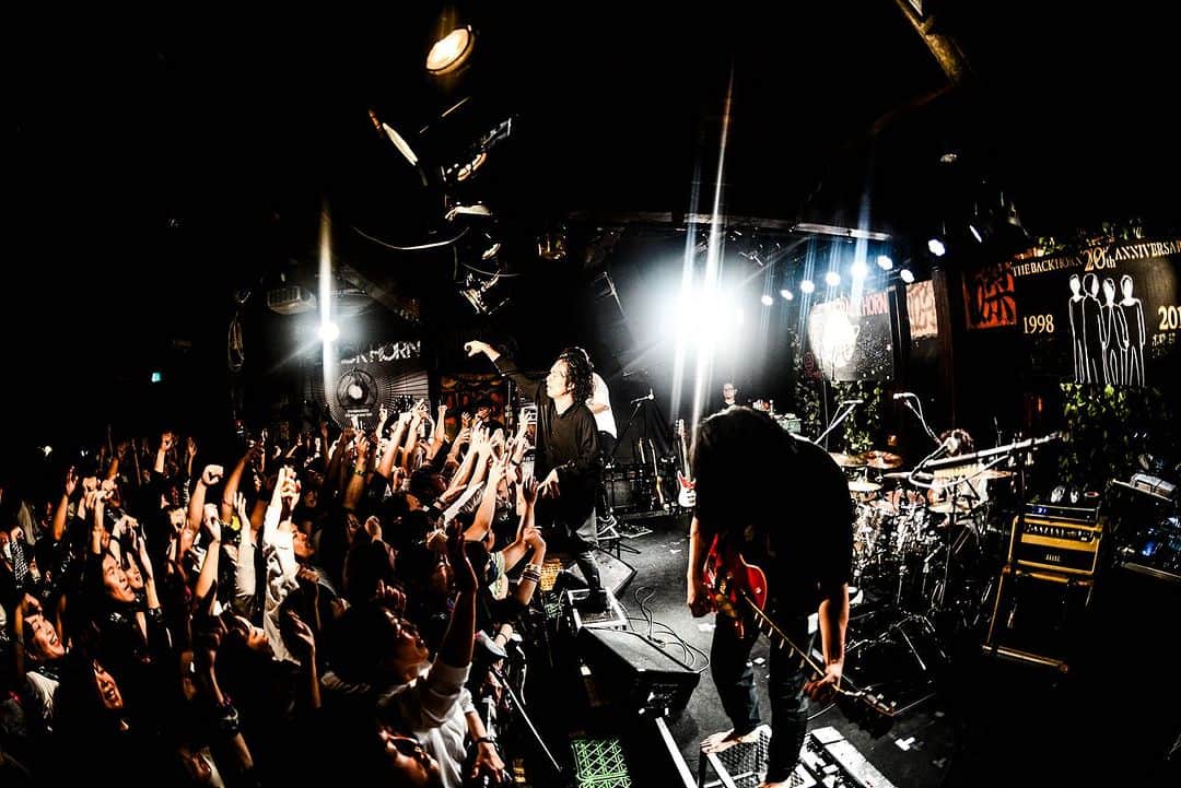 THE BACK HORNさんのインスタグラム写真 - (THE BACK HORNInstagram)「［LIVE PHOTO］ 2023.10.29 sun THE BACK HORN 25th Anniversary 「KYO-MEIワンマンツアー」〜共鳴喝采〜 at 京都磔磔 -—————— ▶︎NEXT LIVE 2023.11.12 sun THE BACK HORN 25th Anniversary 「KYO-MEIワンマンツアー」〜共鳴喝采〜 at 名古屋DIAMOND HALL  🎫Ticket https://lnkfi.re/kyomei_kassai  #共鳴喝采 #TBH25th #THEBACKHORN #バックホーン #バクホン #LIVEPHOTO」11月2日 20時00分 - thebackhorn