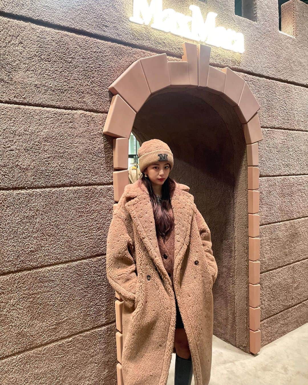 しゅうさんのインスタグラム写真 - (しゅうInstagram)「・ Max Mara 10th Anniversary of the Teddy Bear Coat🤎 六本木ヒルズで行われているイベントへ行ってきたよ🫧 🐻のわたあめや、クレーンゲームがあって 可愛くて楽しい！空間でした🍬🤍 そしてなにより、、 TeddyBearCoat可愛すぎる🧸💭」11月2日 20時00分 - shuu_22_