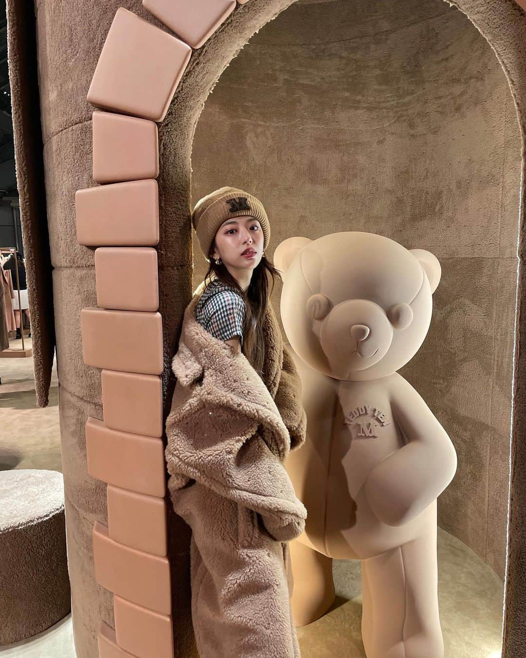 しゅうさんのインスタグラム写真 - (しゅうInstagram)「・ Max Mara 10th Anniversary of the Teddy Bear Coat🤎 六本木ヒルズで行われているイベントへ行ってきたよ🫧 🐻のわたあめや、クレーンゲームがあって 可愛くて楽しい！空間でした🍬🤍 そしてなにより、、 TeddyBearCoat可愛すぎる🧸💭」11月2日 20時00分 - shuu_22_