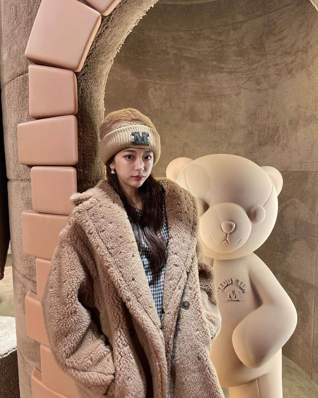 しゅうさんのインスタグラム写真 - (しゅうInstagram)「・ Max Mara 10th Anniversary of the Teddy Bear Coat🤎 六本木ヒルズで行われているイベントへ行ってきたよ🫧 🐻のわたあめや、クレーンゲームがあって 可愛くて楽しい！空間でした🍬🤍 そしてなにより、、 TeddyBearCoat可愛すぎる🧸💭」11月2日 20時00分 - shuu_22_