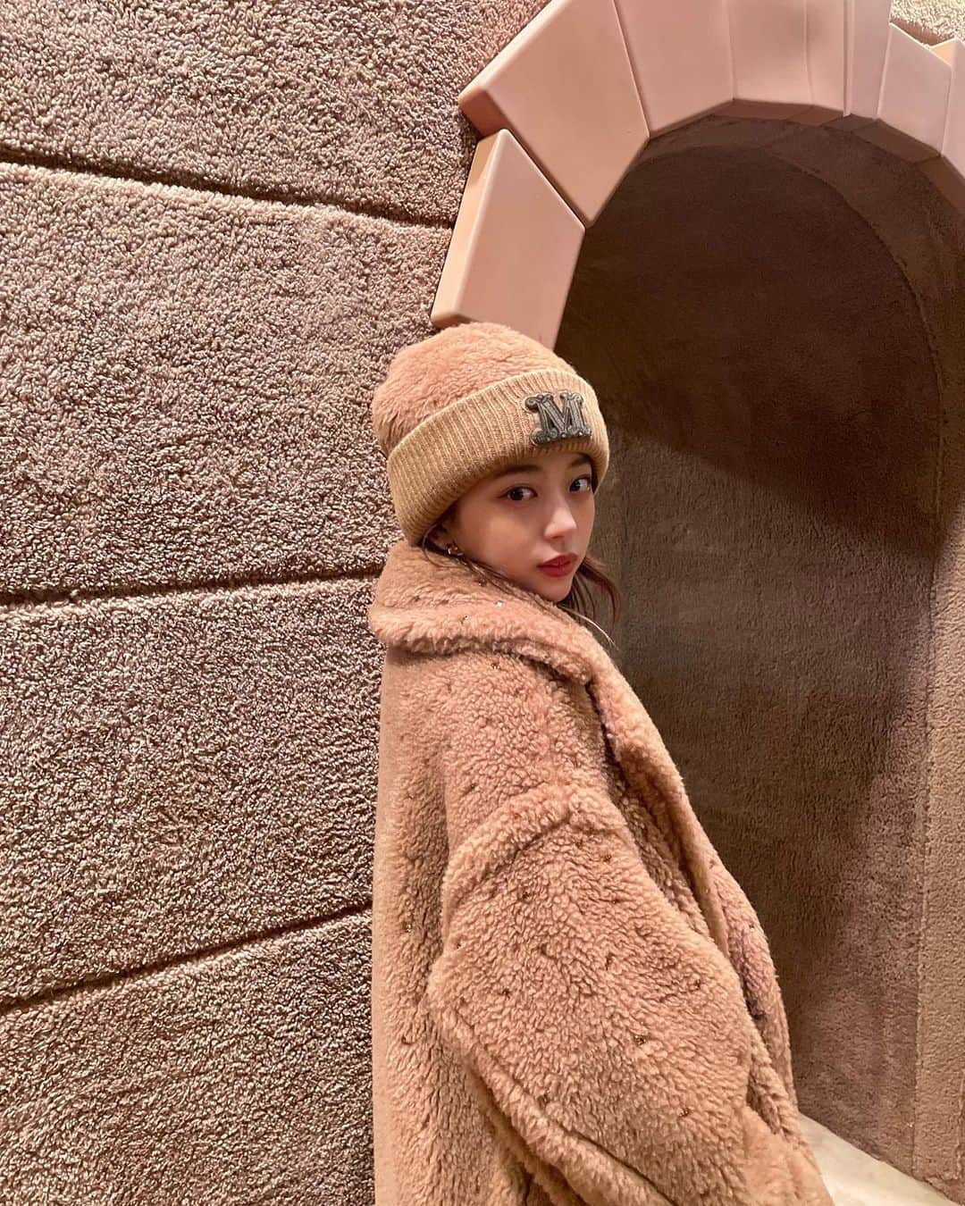 しゅうさんのインスタグラム写真 - (しゅうInstagram)「・ Max Mara 10th Anniversary of the Teddy Bear Coat🤎 六本木ヒルズで行われているイベントへ行ってきたよ🫧 🐻のわたあめや、クレーンゲームがあって 可愛くて楽しい！空間でした🍬🤍 そしてなにより、、 TeddyBearCoat可愛すぎる🧸💭」11月2日 20時00分 - shuu_22_