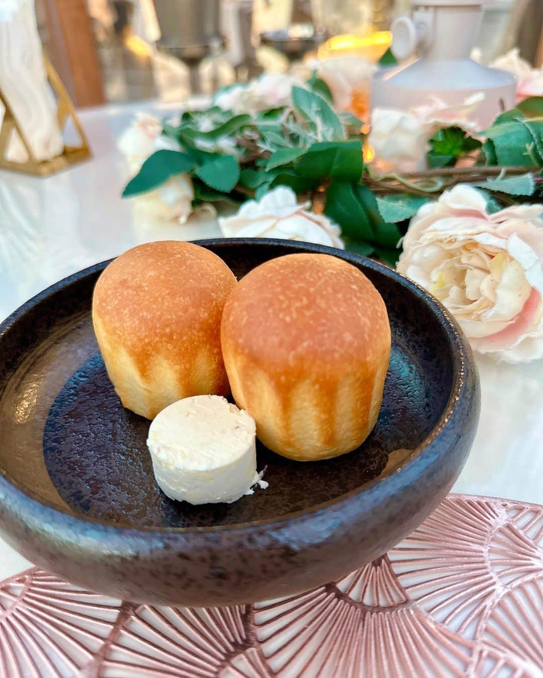 AMI（アミ）さんのインスタグラム写真 - (AMI（アミ）Instagram)「at @lacolbangkok 🖤 this restaurant was just too cute 😍  ここのルーフトップレストラン可愛かった〜💓 夜は生バンド演出があったり、 ドームを閉じて自分の音楽をスピーカーにつなげて流せたり、 素敵な空間だった☺️  #ルーフトップ #バンコクレストラン #ハーフ #フレンチ #タイ #halfjapanese #bkkfinedining #bangkok #thailandgram #halfjapanese」11月2日 20時01分 - amyypatton