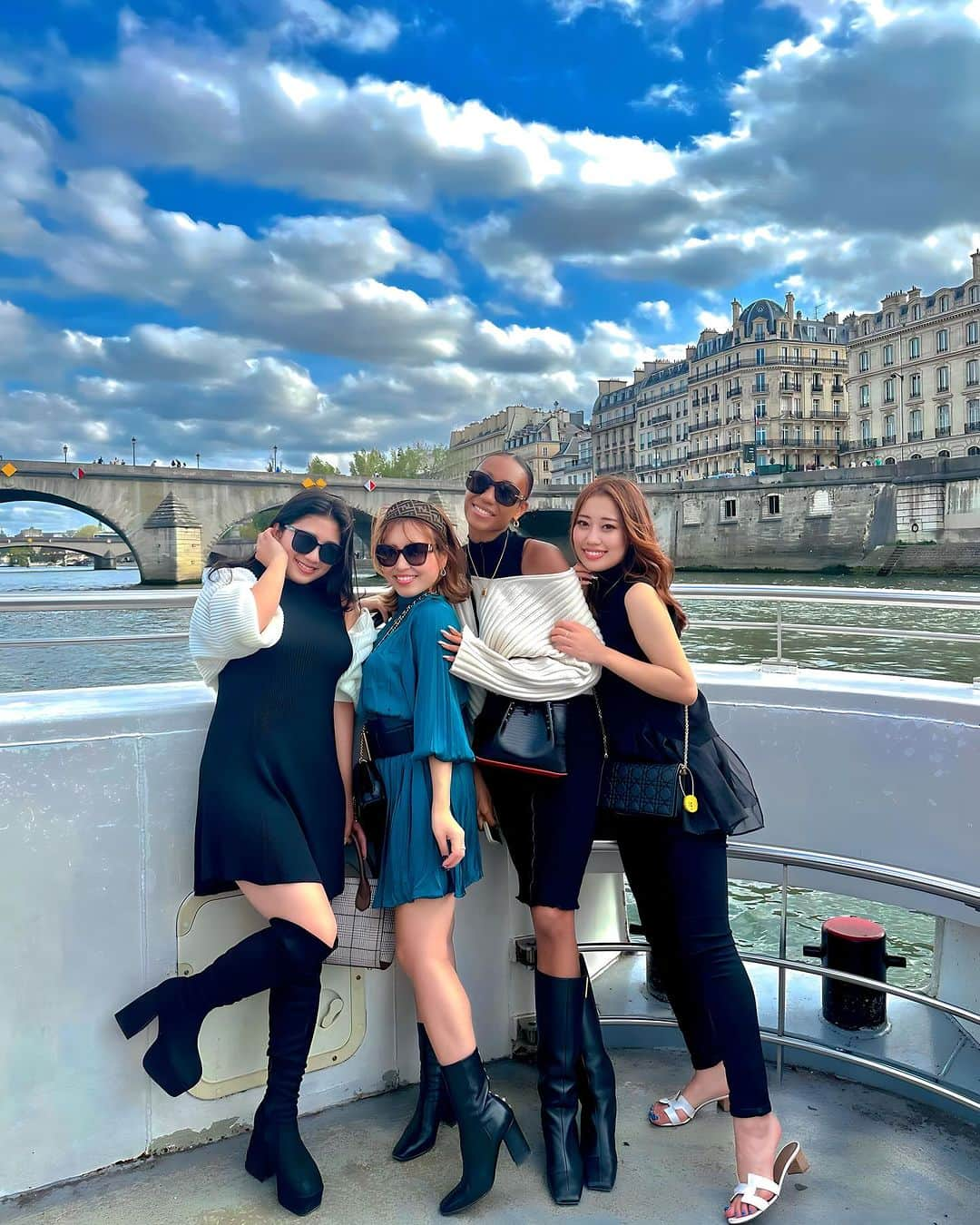 カリスマゆきちゃんさんのインスタグラム写真 - (カリスマゆきちゃんInstagram)「. BATEAUX MOUCHES🚢  eiffel tower and me🤭  @BATEAUXMOUCHES  ______________________ #BATEAUXMOUCHES #Paris #Paristravel #FENDI #eiffeltower」11月2日 20時01分 - charisma.yukichan