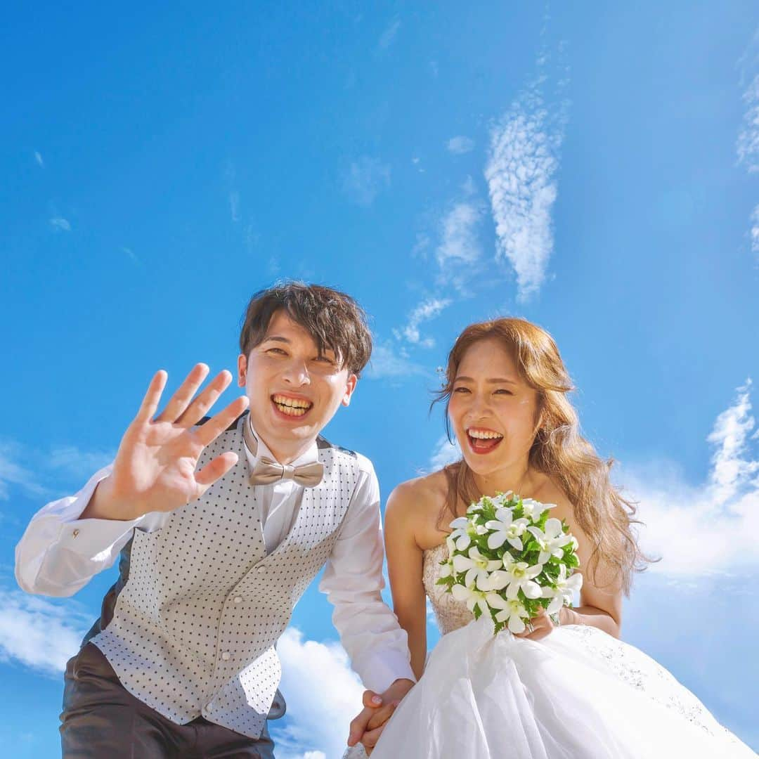 宮脇詩音さんのインスタグラム写真 - (宮脇詩音Instagram)「ウエディングフォト👰‍♀️💍  家族にも親族の皆さんにもたくさんたくさん祝福されながら人生一度きりの大切な日を過ごすことが出来て本当に幸せでした😌  #沖縄 #沖縄挙式 #結婚式 #親族挙式 #挙式 #ギノザリゾート #美らの教会 #ウエディングフォト #アールイズウエディング #arluiswedding」11月2日 20時02分 - miyawaki_shion