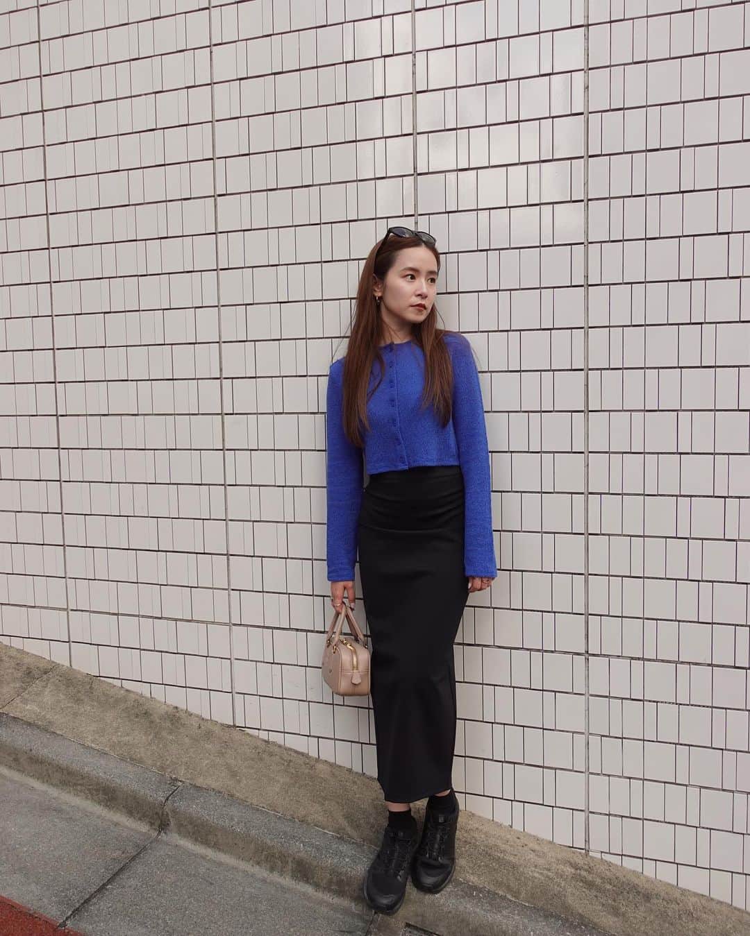 三條場夏海のインスタグラム：「. 2年記念でdinnerした日🥂 お昼は大好きな武信のとんかつ食べて @no.tokyo でコーヒー休憩して 行ってみたかった @arrow_mishuku を彼が予約してくれてて最高だった1日なのです🚪 いつも支えてくれる彼に本当に感謝が止まらない… そして私が来年の記念日までに直したいところ(ここには書けない) の直し方について語った夜でした。笑  いつまでたっても寒くならないから アウター無しでニット着れて嬉しいけど、 なんならニットも着れないぐらい明日以降暑いね。  #jobacode #arrow #no」