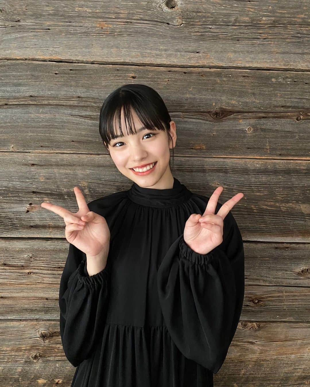 當真あみのインスタグラム：「17歳になりました！ 沢山の方からお祝いのメッセージをいただいて、とても幸せな17歳の始まりを迎えました。 日々感謝の気持ちを忘れず、17歳の1年、悔いの残らないよう全力で楽しんで頑張ります。 #17歳」