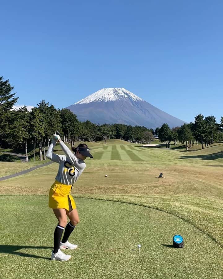 井上莉花のインスタグラム：「. 12月8日に裾野ccにて @twgtour という試合に出場します！ロープなしで観戦が出来、撮影も可です。  4年ぶり？の出場となります(緊張)  この試合は観戦チケットの代わりに 選手のサポーターにならなければなりません。  既にたくさんのご登録ほんとうに ありがとうございます…！！！ 驚きです🥹✨  ご興味ある方是非よろしくお願いします♡  . #富士山綺麗 #マウント富士」