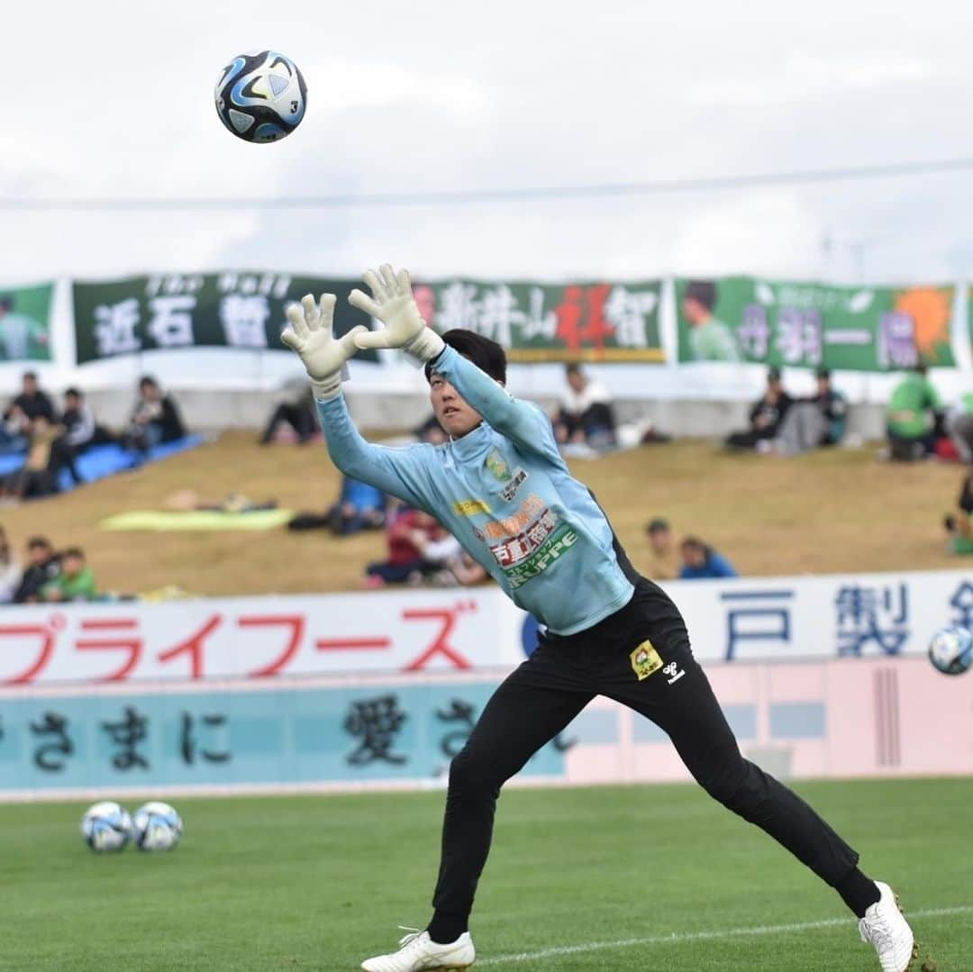 ヴァンラーレ八戸さんのインスタグラム写真 - (ヴァンラーレ八戸Instagram)「初メンバー入りの高校生  GK 50 桜田 凌雅/Ryoga SAKURADA  #ヴァンラーレ八戸 #八戸市 #十和田市 #三沢市 #三戸町 #田子町 #南部町 #新郷村 #階上 #おいらせ町 #五戸町 #六戸町 #七戸町 #東北町 #野辺地町 #横浜町 #六ヶ所村 #青森県 #Jリーグ #jleague #サッカー #soccer #football  #hachinohe #aomori #全緑EVERGREEN #はちのへ #あおもり #高校生 #GK」11月2日 20時07分 - vanraure8nohe