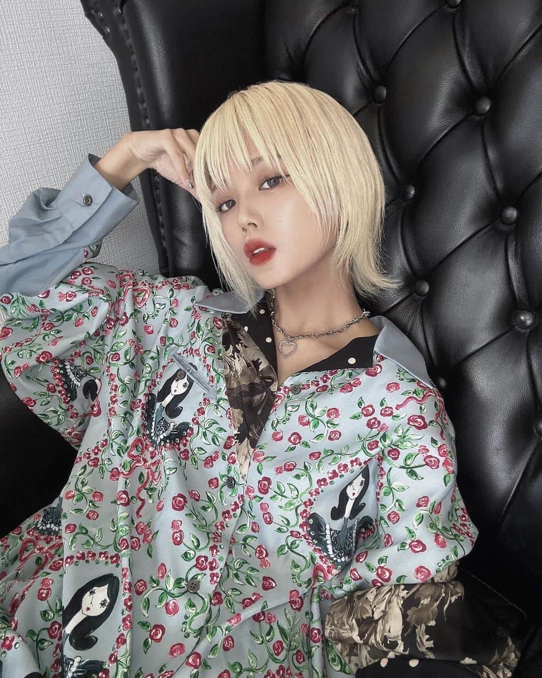 ハナエのインスタグラム：「🩶🩵🩶 ⁡ ⁡ 待ちわびてたKIDILL @kidill の秋冬物が届いて嬉しい🔪 ⁡ ⁡ 最近髪はレイヤー入れてウルフっぽくしてる🐺 みきすけさん ⁡@mksk_417 いつもありがとうございます♡  ⁡ ⁡ ⁡」