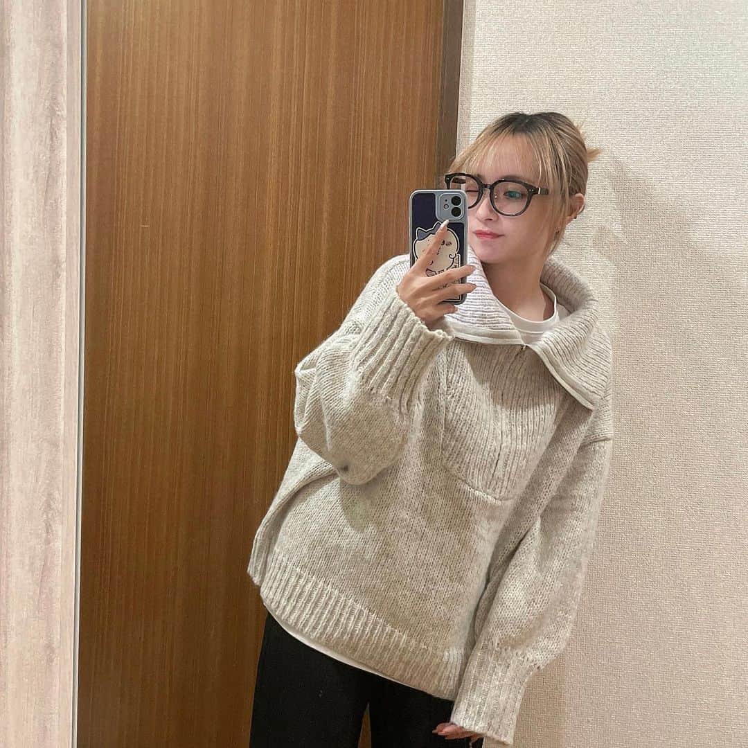 加藤愛永さんのインスタグラム写真 - (加藤愛永Instagram)「ゆるい日はめがねかけがち🤓 めがねないと落ち着かないまである🤓  @classicalelf_official のニットが たぽたぽで可愛かった🧶 ジップ開け閉じ具合で雰囲気変わるのもദി ･ᴗ･ )❕ ストーリーにリンク貼ったよ〜✔︎  #classicalelf #クラシカルエルフ #エルフコーデ #タイアップ #JAVA #ジャバ」11月2日 20時17分 - kyato39