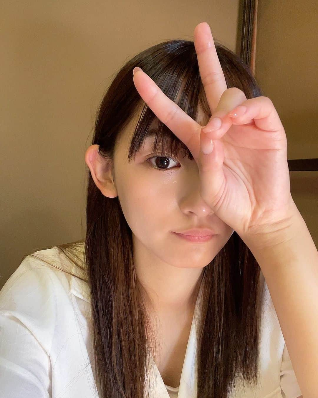 浅川梨奈さんのインスタグラム写真 - (浅川梨奈Instagram)「帰ってきたらいっぱいして。 第3話本日！ 0:54からytv放送📺 1:24からTVer配信です📱  第1話がTVerで100万回再生突破したとのことで… めちゃくちゃ体張って頑張ったのでたくさん再生していただけていて本当に嬉しい限りです。 FODの方でもドラマランキング3位に入ってたよ！って教えてもらったり…幸せです。  今夜放送の第3話は…高城くんと朱音ちゃんの関係にまたひとつ変化があるお話なのでぜひたくさんの方に見てもらえますように。ドキドキ。」11月2日 20時18分 - asakawa_nana