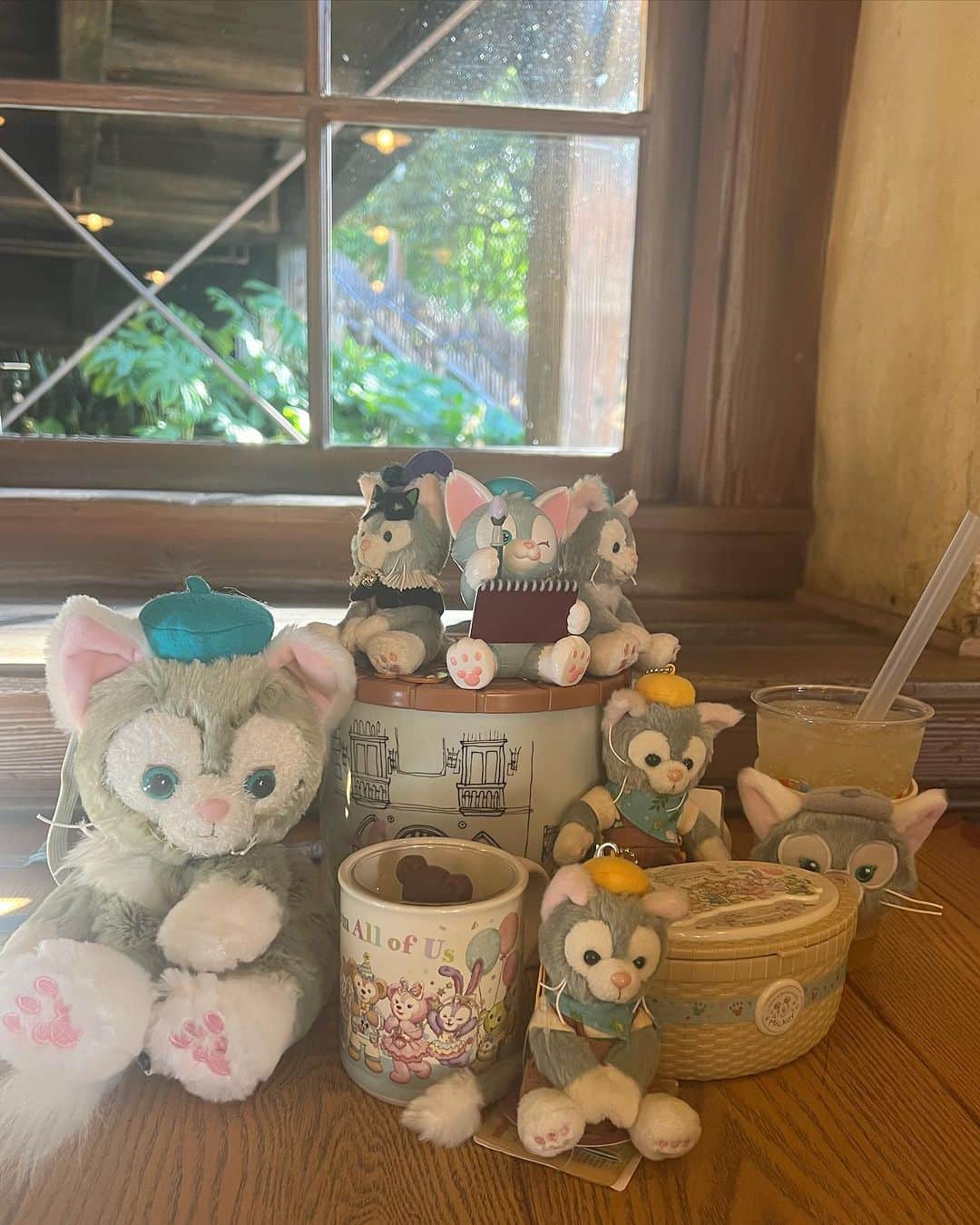 倉岡生夏さんのインスタグラム写真 - (倉岡生夏Instagram)「🐱♡ ・ ・ #ジェラトーニ グッツ色々あつめれた♡ ・ 猫好きとしてははずせないキャラ♡ 年末にかけてディズニー投稿増えそう😆 ・ ・ 毎日学校と家の事と仕事ですがわずかなタイミングでいってます❣️癒しをもらってます、ありがとう笑♡ ・ ・ ・ ・  #ディズニーハロウィン #ディズニーハロウィン仮装 #dハロ #dハロ仮装 #ジェラトーニ #ダッフィーフレンズ #ハロウィン仮装 #コスプレ女子 #仮装ディズニー #ハロウィン仮装 #ディズニーコーデ #ディズニー部 #ディズニー好きな人と繋がりたい #ジェラトーニコスチューム #ディズニー写真 #ハロウィン🎃#ディズニー好きママ #tokyodisneysea #disneyhalloween #japanesegirl #halloweenmakeup」11月2日 20時19分 - kinatty.land