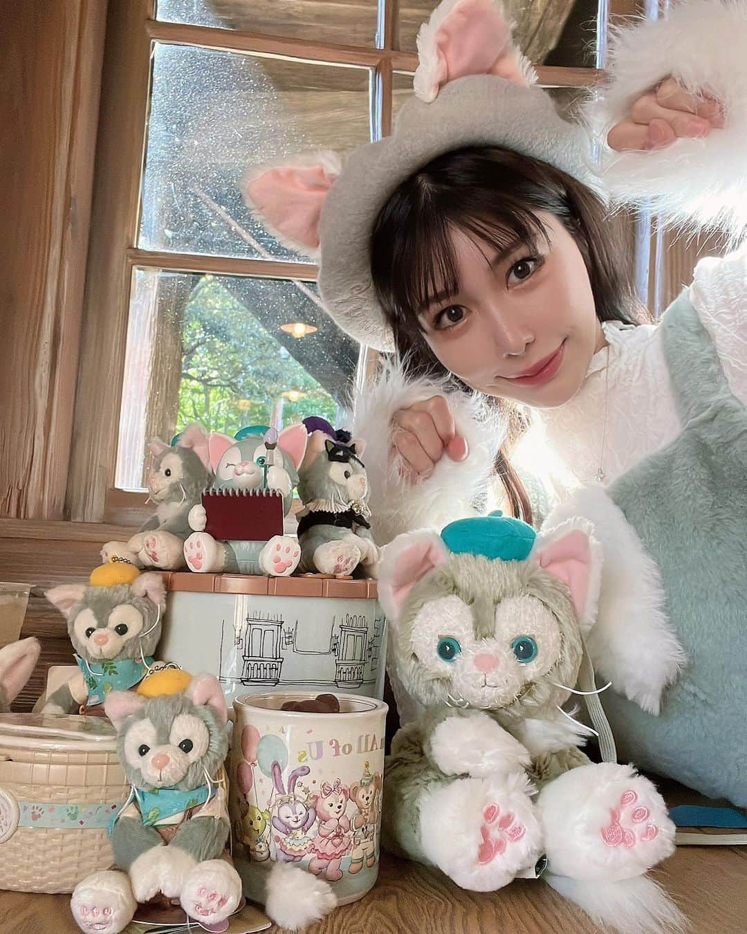 倉岡生夏さんのインスタグラム写真 - (倉岡生夏Instagram)「🐱♡ ・ ・ #ジェラトーニ グッツ色々あつめれた♡ ・ 猫好きとしてははずせないキャラ♡ 年末にかけてディズニー投稿増えそう😆 ・ ・ 毎日学校と家の事と仕事ですがわずかなタイミングでいってます❣️癒しをもらってます、ありがとう笑♡ ・ ・ ・ ・  #ディズニーハロウィン #ディズニーハロウィン仮装 #dハロ #dハロ仮装 #ジェラトーニ #ダッフィーフレンズ #ハロウィン仮装 #コスプレ女子 #仮装ディズニー #ハロウィン仮装 #ディズニーコーデ #ディズニー部 #ディズニー好きな人と繋がりたい #ジェラトーニコスチューム #ディズニー写真 #ハロウィン🎃#ディズニー好きママ #tokyodisneysea #disneyhalloween #japanesegirl #halloweenmakeup」11月2日 20時19分 - kinatty.land