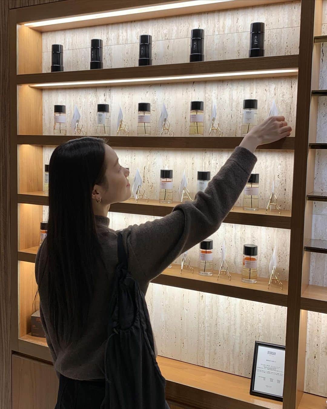 柴田ひかりさんのインスタグラム写真 - (柴田ひかりInstagram)「DORSAYの店舗にお邪魔しました たくさん種類があるなかでも、どれも清潔感と品のある香りがすごく好みで選ぶのに苦労しました。笑  W.T.というボディフレグランスが日本限定で発売されるようです🫧  #DORSAY #ドルセー #PR @dorsay.japan」11月2日 20時28分 - shibatahikari