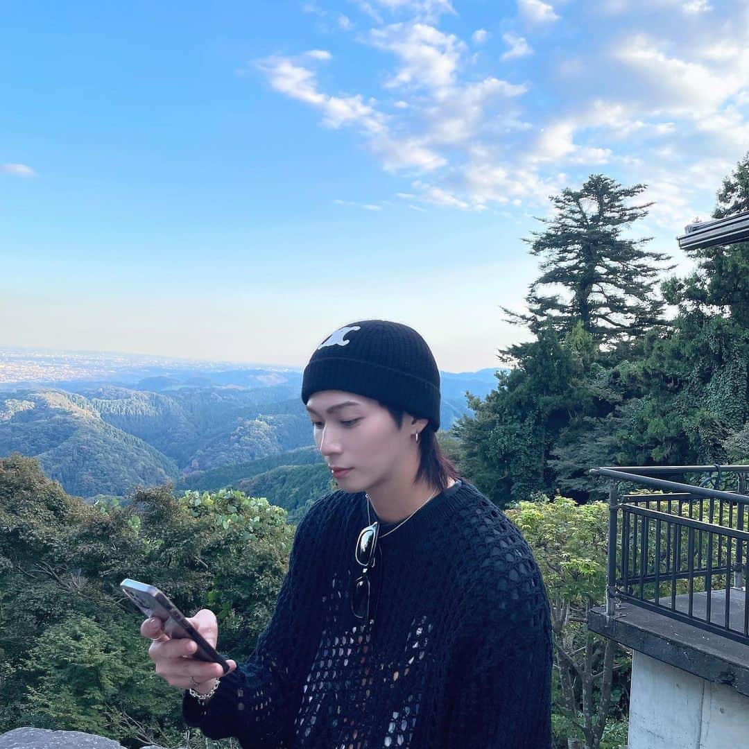 ナカシオさんのインスタグラム写真 - (ナカシオInstagram)「🍁が来てすぐ⛄️が来る あと2ヶ月で今年も終わり🔚  12月から サロンを移動します また詳細は載せるのと 新店舗は渋谷です✂️  心機一転  いつも来てくれるお客様 本当にありがとうございます  #美容師」11月2日 20時28分 - naka0523