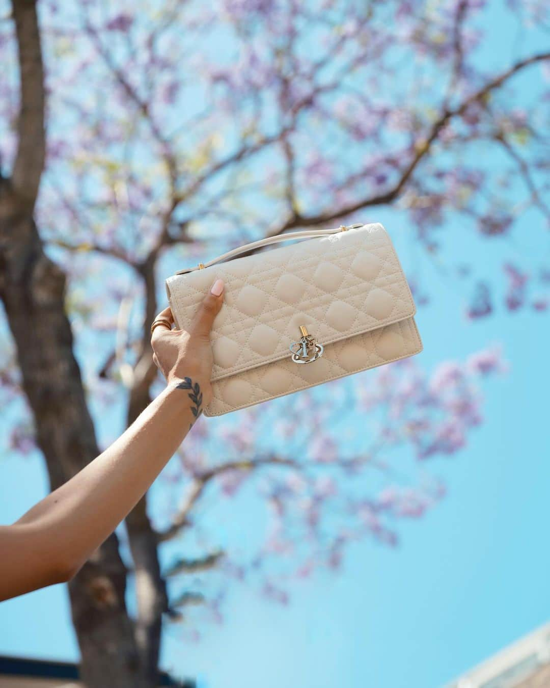 リリーマイマックさんのインスタグラム写真 - (リリーマイマックInstagram)「Spring is in full bloom in Sydney 🌱 with my Miss Dior bag @dior #DiorCruise #MissDiorBag」11月2日 20時28分 - lilymaymac