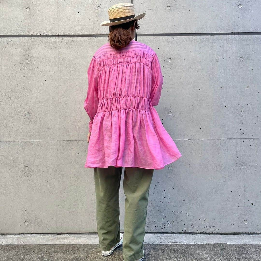 Dot&Stripes CHILDWOMANさんのインスタグラム写真 - (Dot&Stripes CHILDWOMANInstagram)「. . 【2024 SPRING COLLECTION】 . . ラミーローンシャーリング チュニックはおりブラウス キナリ.ピンク.コン/フリーサイズ 品番11-01-BL-004-24-1 ¥17,380(税込) 4月上旬頃入荷予定 . ロング着用スタッフ163cm . . ラミーローンシャーリング ショートはおりブラウス キナリ.ピンク.コン/フリーサイズ 品番11-01-BL-003-24-1 ¥14,080(税込) 4月上旬頃入荷予定 (ZOZO TOWN/Ambidex store 1/19〜予約スタート) ※丈が+3cm長くなります . ショート着用スタッフ154cm . . #dotandstripeschildwoman #childwoman #myfav  #childwomanparici #Okumo #2024ss」11月2日 20時29分 - dot_and_stripes_official