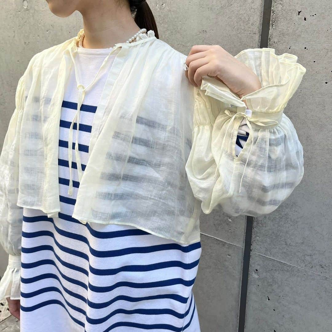 Dot&Stripes CHILDWOMANさんのインスタグラム写真 - (Dot&Stripes CHILDWOMANInstagram)「. . 【2024 SPRING COLLECTION】 . . ラミーローンシャーリング チュニックはおりブラウス キナリ.ピンク.コン/フリーサイズ 品番11-01-BL-004-24-1 ¥17,380(税込) 4月上旬頃入荷予定 . ロング着用スタッフ163cm . . ラミーローンシャーリング ショートはおりブラウス キナリ.ピンク.コン/フリーサイズ 品番11-01-BL-003-24-1 ¥14,080(税込) 4月上旬頃入荷予定 (ZOZO TOWN/Ambidex store 1/19〜予約スタート) ※丈が+3cm長くなります . ショート着用スタッフ154cm . . #dotandstripeschildwoman #childwoman #myfav  #childwomanparici #Okumo #2024ss」11月2日 20時29分 - dot_and_stripes_official