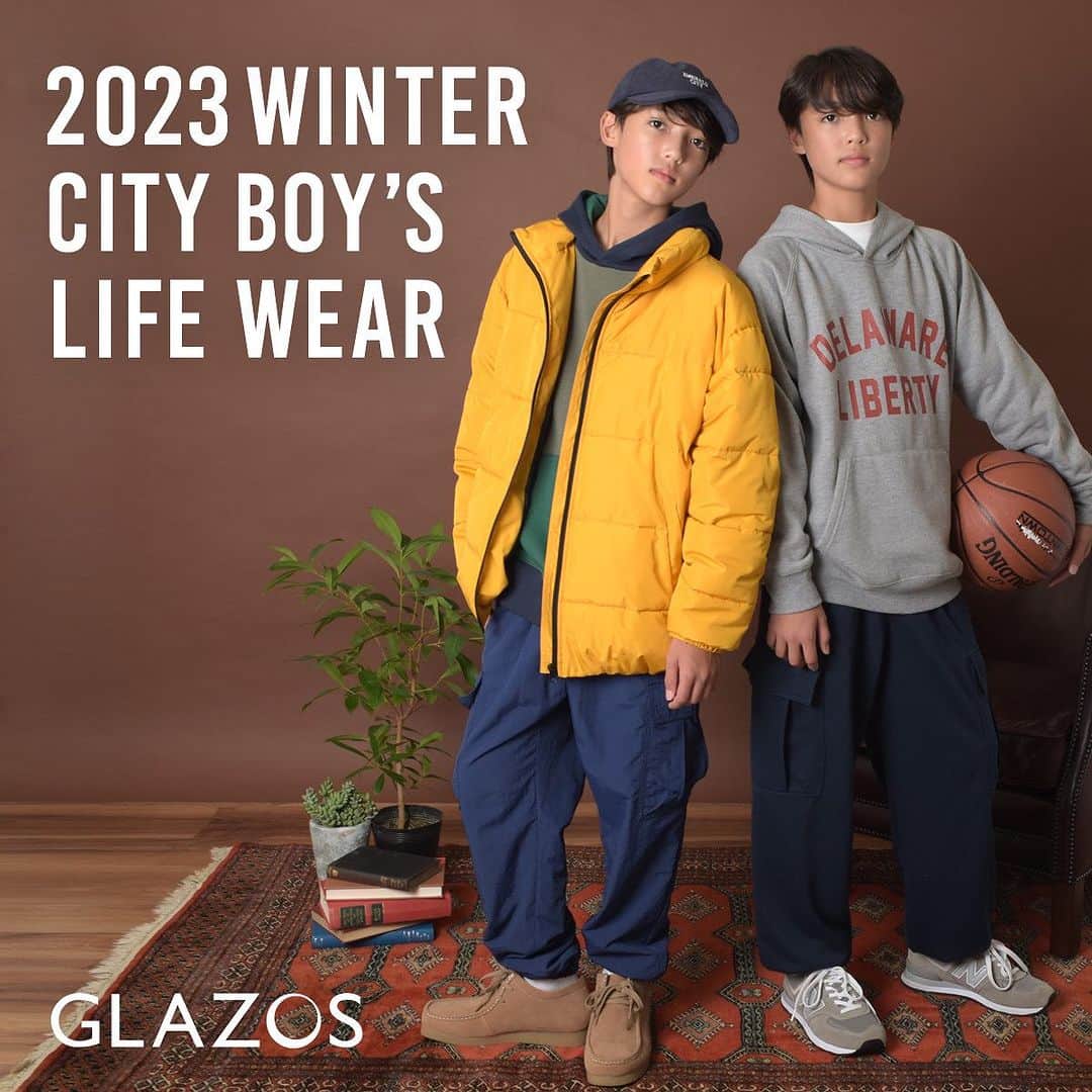 GLAZOSのインスタグラム：「@glazos_official⇦🍂GLAZOS秋冬新作のご紹介⛄  ✔️ GLAZOS 2023 WINTER LOOKBOOK ￣￣￣￣￣￣￣￣￣￣￣￣￣￣￣￣￣￣￣  2023年冬のLOOKBOOKが 本日公開となりました✨  《クリーンカジュアル》＆《ストリート》をメインに レトロでスポーティーなアイテムをプラスして 程よいリラックス感が楽しめる冬のシティーボーイスタイル🎧  今年の冬のスタイル提案がたっぷりと詰まったページに☕  ぜひお見逃しなく📝  #glazos #グラソス #中学生コーデ #小学生コーデ #お洒落さんと繋がりたい #男の子ママ #子ども服 #子供服通販 #子ども服通販 #ストリート #ストリート男子 #tシャツコーデ  #秋コーデ #冬コーデ #キレイめコーデ #カジュアルコーデ #cityboy #cityboyootd #ootd #fashionmensstyle #トレンド #シティーボーイ #シティーボーイファッション #今日のコーディネート #시티보이 #차도남 #데일리룩 #시티보이룩」