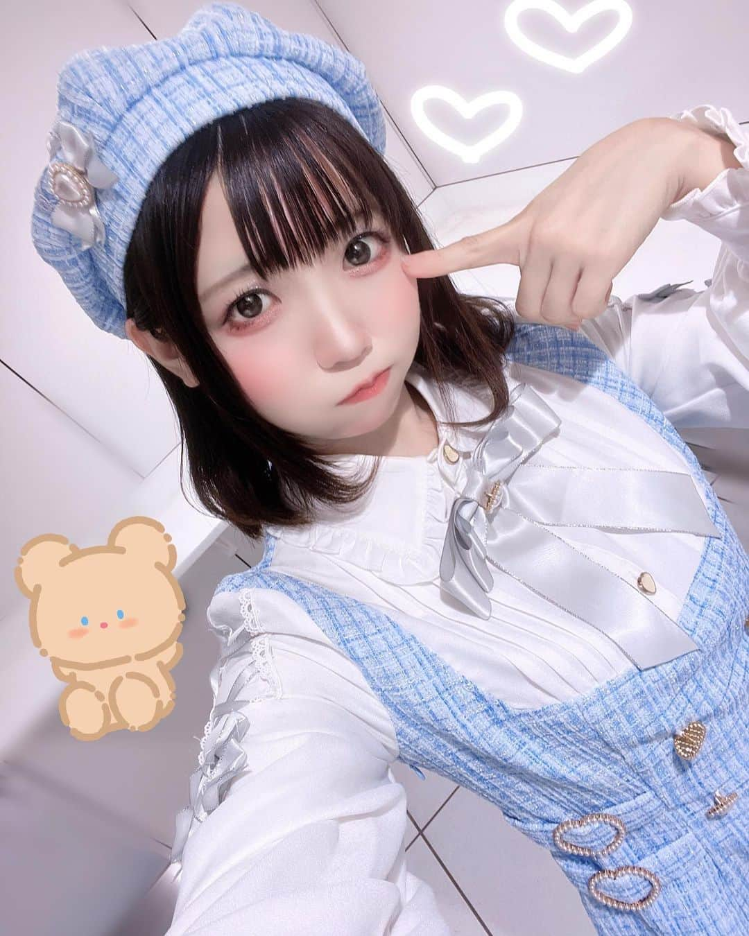 千夢のインスタグラム：「🩵🍼  今日はちょっとお出かけしてました♡  おニューのお洋服が届いたからさっそく着たよ！  To Aliceさん( @toalicejapan ) の姉妹ブランドのPuppetBombs さん( @puppetbombs ) のお洋服✨  水色のツイード素材でベレー帽もセットなのかわいすぎー！！ たくさんのシルバーリボンも好きポイント！ 今日はちょっとだけお出かけだったけどまたこのお洋服着て遠出したり撮影したいな〜🥰  大好きなスタバも行ってストロベリーメリークリームラテ飲めて満足！もうクリスマス系の商品が出てるの早すぎるね！  #ロリータ #ロリータファッション  #ロリータ服 #ロリータコーデ コーデ #cosplay #cosplayer #cosplays #cosplaying #cosplaygirl #coser #cosplaymodel #cosplayersofinstagram #cosplaymakeup #model #kawaii #japanesecosplay #japaneseidol  #japan_of_insta  #japanesegirl #japanesegirls  #instafollow  #コスプレ #コスプレイヤー」