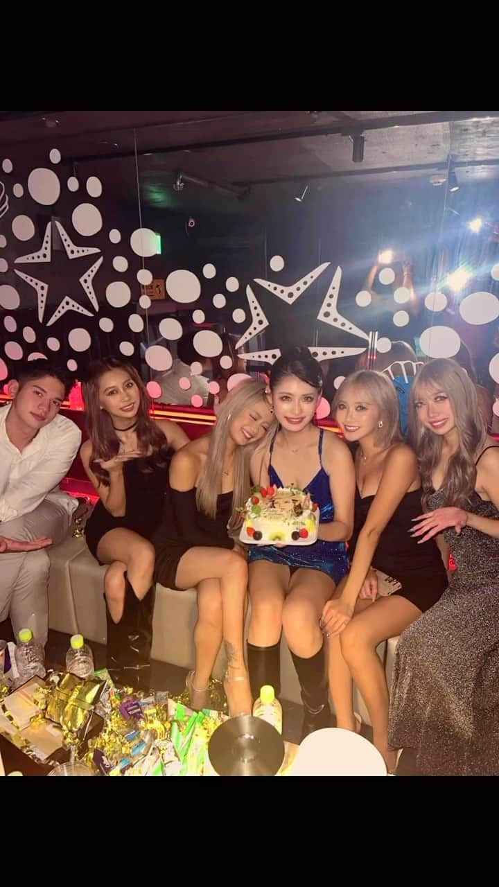 KAHOのインスタグラム：「思ひ出グラム♡  ・  ・    #nuts  #nutsnight  #gal  #birthday  #roundgirl  #girls  #cute #ギャル  #ギャルマツエク  #ギャルネイル  #バースデー  #バースデーサプライズ  #幸せグラム」