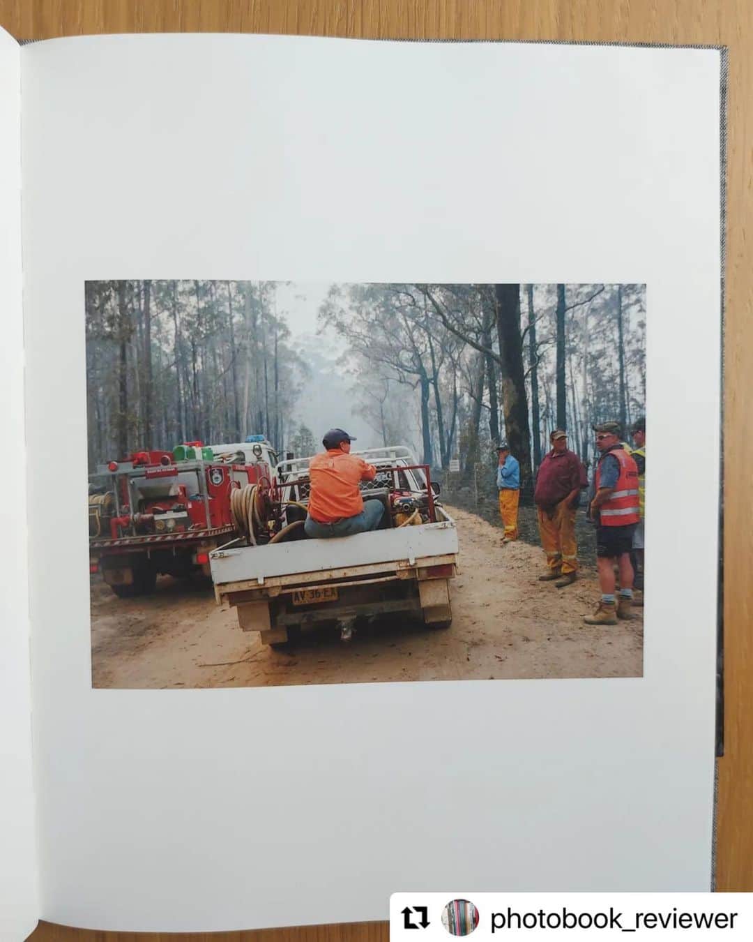 柏田テツヲさんのインスタグラム写真 - (柏田テツヲInstagram)「#Repost @photobook_reviewer with @use.repost ・・・ Into the Gray by Tetsuo Kashiwada (@tetsuokashiwada) - First edition of 400 copies, signed and numbered - Self published - #photobook #photobooklovers #photography #books #publishers #artists #art #bookreview #monograph #book #bookpost #tetsuokasiwada #selfpublished #selfpublish #photobookcollectors  #bookcollection #reviewer #photographers #ig_books #bookstagram #booklover #booksofinstagram #bookpost」11月2日 20時39分 - tetsuokashiwada