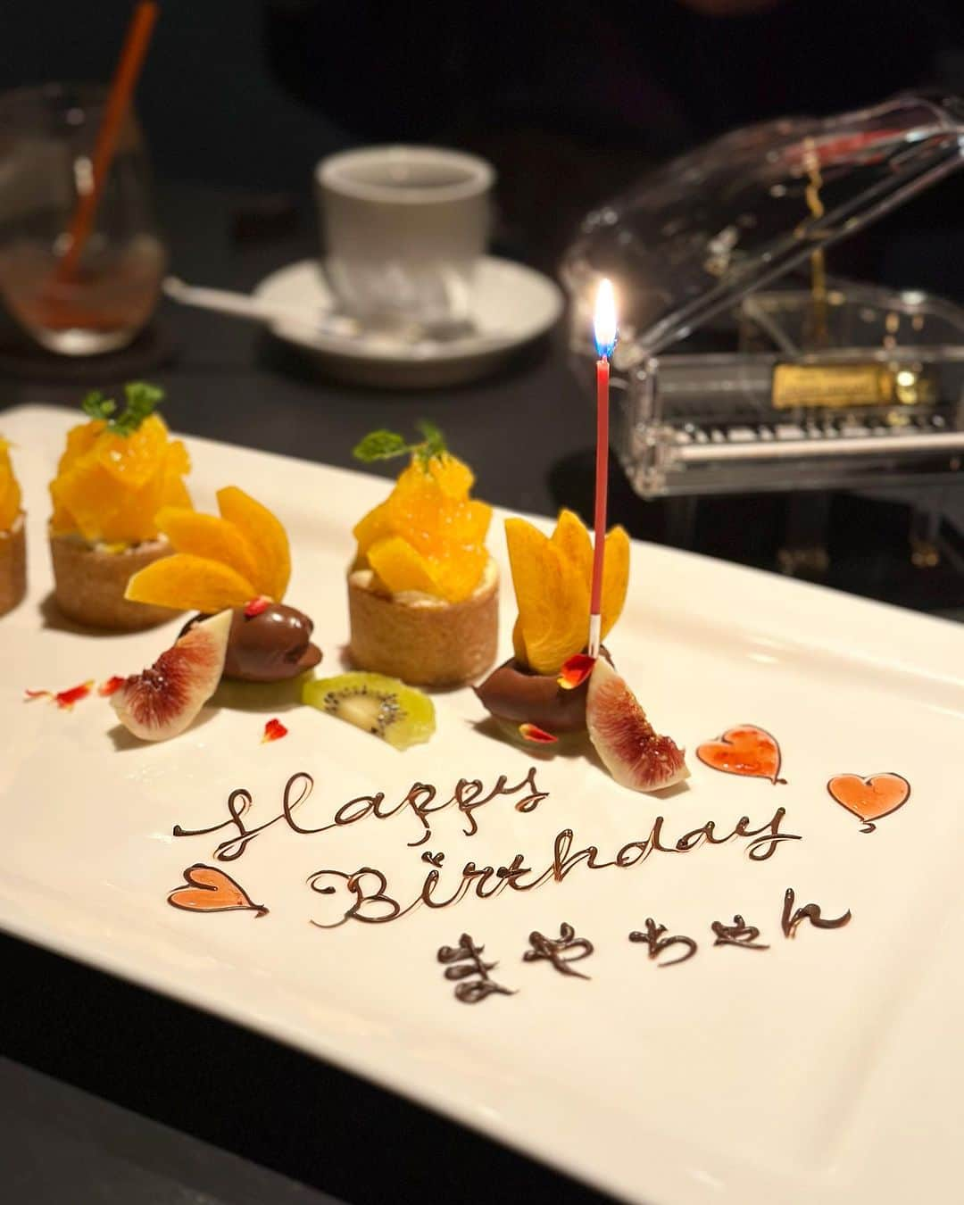 Maya Shiraiさんのインスタグラム写真 - (Maya ShiraiInstagram)「34年の付き合いになる親友たちに💕 お誕生日会してもらいました🥰 毎年祝ってくれてほんとに嬉しい✨✨  49歳になり40代最後の一年を 思いっきり楽しみたいと思います😊  お祝いの🥂メッセージを沢山ありがとうございました❤️ こうして元気に楽しく健康でいられることに感謝し 仕事もプライベートも子育ても全力で楽しみます🤗  ワクワクがいっぱいな一年にしていきます🥰 ワクワク感から良い発想が生まれます。 @feerichelu  も可愛いもので沢山にしていきますので楽しみにしてて頂けたら嬉しいです✨✨  #誕生日#誕生日会#49歳#ありがとう#親友」11月2日 20時41分 - maya.shirai