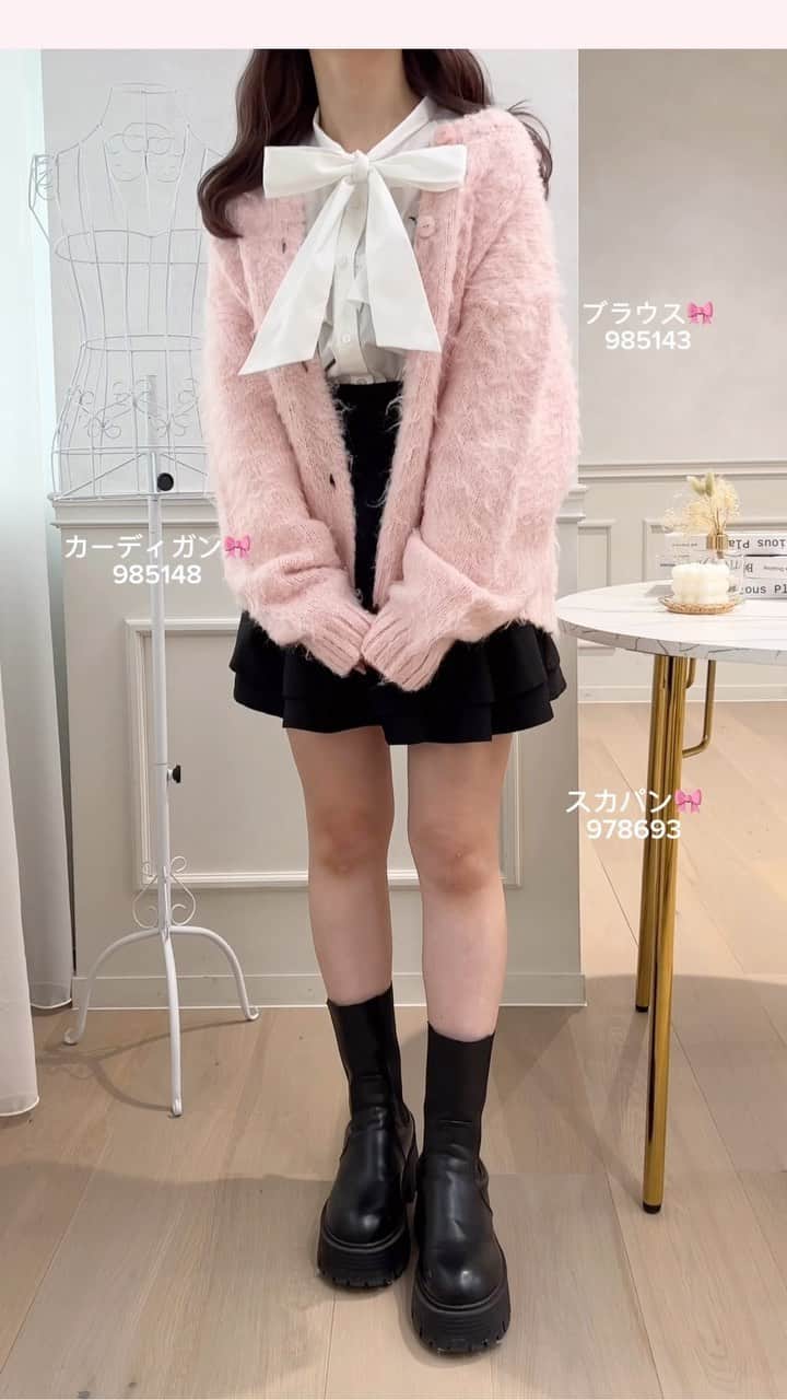 apres jour(アプレジュール) のインスタグラム：「【new arrival🎀】11/2(thu) 21:00〜  ⁡ ◆暖かくて可愛い、着回し抜群なオーバーニットカーディガンが登場！  #オーバーニットカーディガン 商品番号🔎985148 サイズ…F/XL ¥4,995(taxin)  【その他使用アイテムはこちら⬇️💕💭】  〈1コーデ目〉 #フリルデザインボウタイブラウス 商品番号🔎985143 サイズ…F/XL ¥3,595(taxin)  #ハイウエストフレアスカパン 商品番号🔎978693 サイズ…F/XL ¥2,995(taxin)  〈2コーデ目〉 #タートルニットトップス 商品番号🔎985137 サイズ…F/XL ¥2,595(taxin)  #刺繍ボリュームマフラー 商品番号🔎989162 サイズ…FREE ¥2,200(taxin)  〈3コーデ目〉 #チャイナボタンロングワンピース 商品番号🔎984898 サイズ…F/XL ¥5,595(taxin)  〈4コーデ目〉 #アソートシフォンミニワンピース 商品番号🔎984375 サイズ…F/XL ¥4,595(taxin)  ⁡ こちらの画像はインスタ用に加工しておりますので、カラーの雰囲気が実際の商品と異なる場合がございます。 商品ページにてカラーのご確認をお願い致します。 ⁡ #ZOZOでしか買えない #アプレジュール #アプレ部」