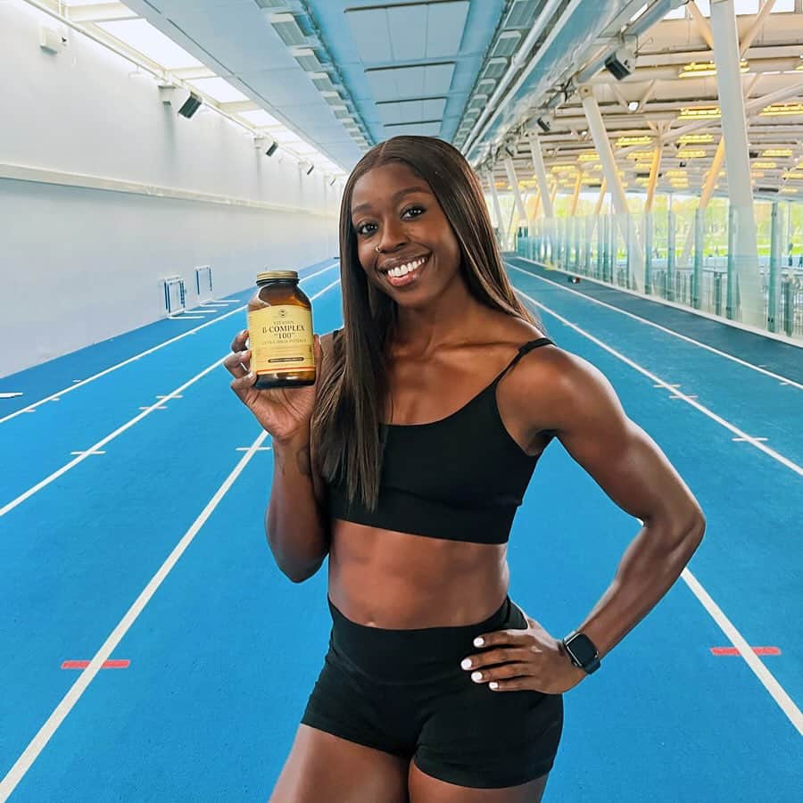 デズリー・ヘンリーのインスタグラム：「The reminder you needed to take your vitamins today 💛  Item:Vitamin B complex @solgarukireland   Some of the reasons why I take this vitamin daily is to help with:  -Cell health -Growth of red blood cells -My energy levels -My eyesight -Helps With brain function -Aids digestion -Helps Appetite proper nerve function -Helps my hormones and cholesterol production -Helps muscle tone  Use code:DESIREEHENRY for a whole 30% off full priced Items!! 👀🥳🛒   #LinkInBio #TeamSolgar #vitaminbcomplex #vitaminbcomplexbenefits」