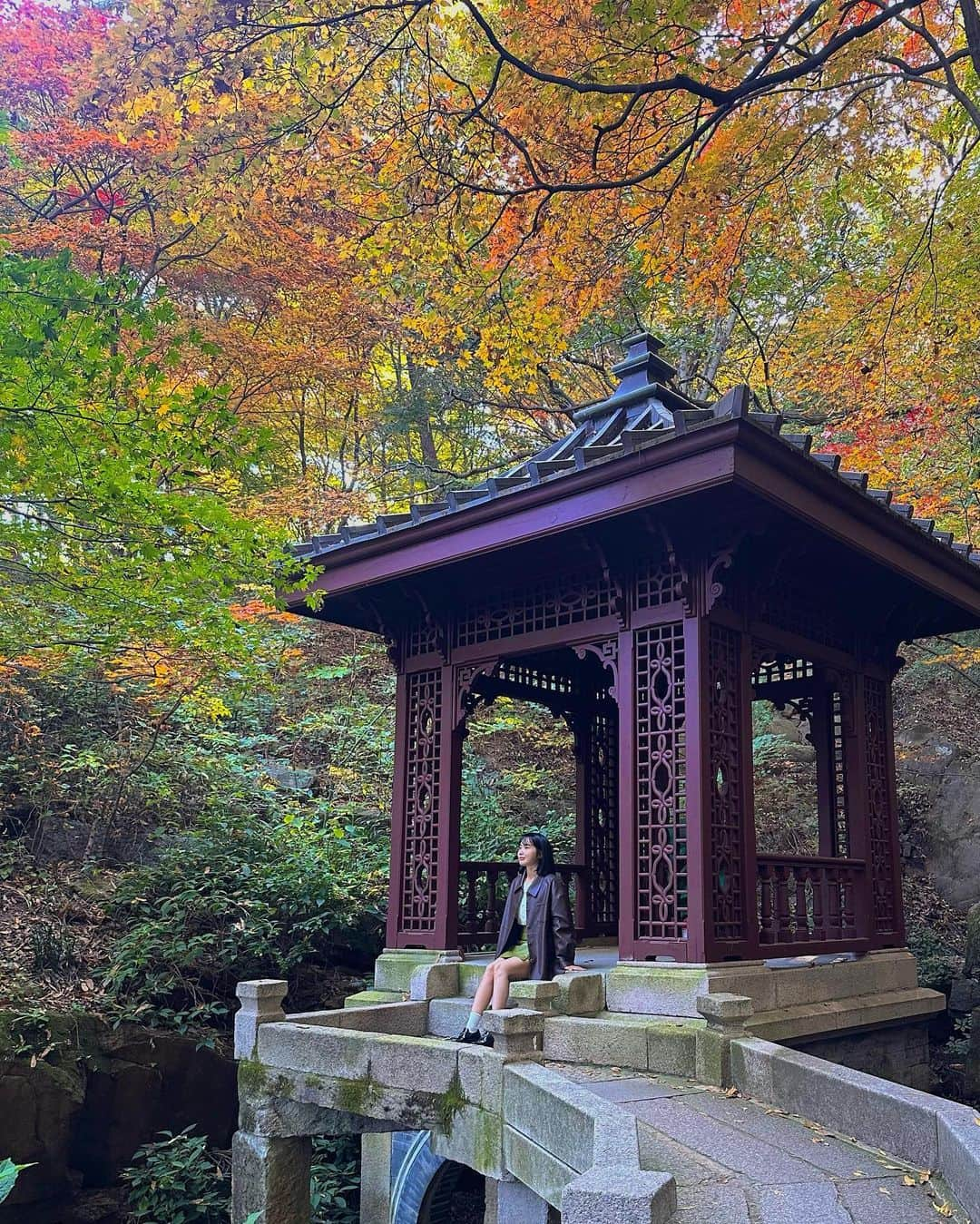 チョア さんのインスタグラム写真 - (チョア Instagram)「#석파정 가까운 종로구에 이런 예쁜곳이🍁🍂 흥선대원군이 별장으로 사용한곳이래요 고즈넉한 가을정취에 취해 찰칵찰칵,, 다음주가 더 예쁠것 같으니 꼭 가보시길🤎」11月2日 20時46分 - minjinchoa