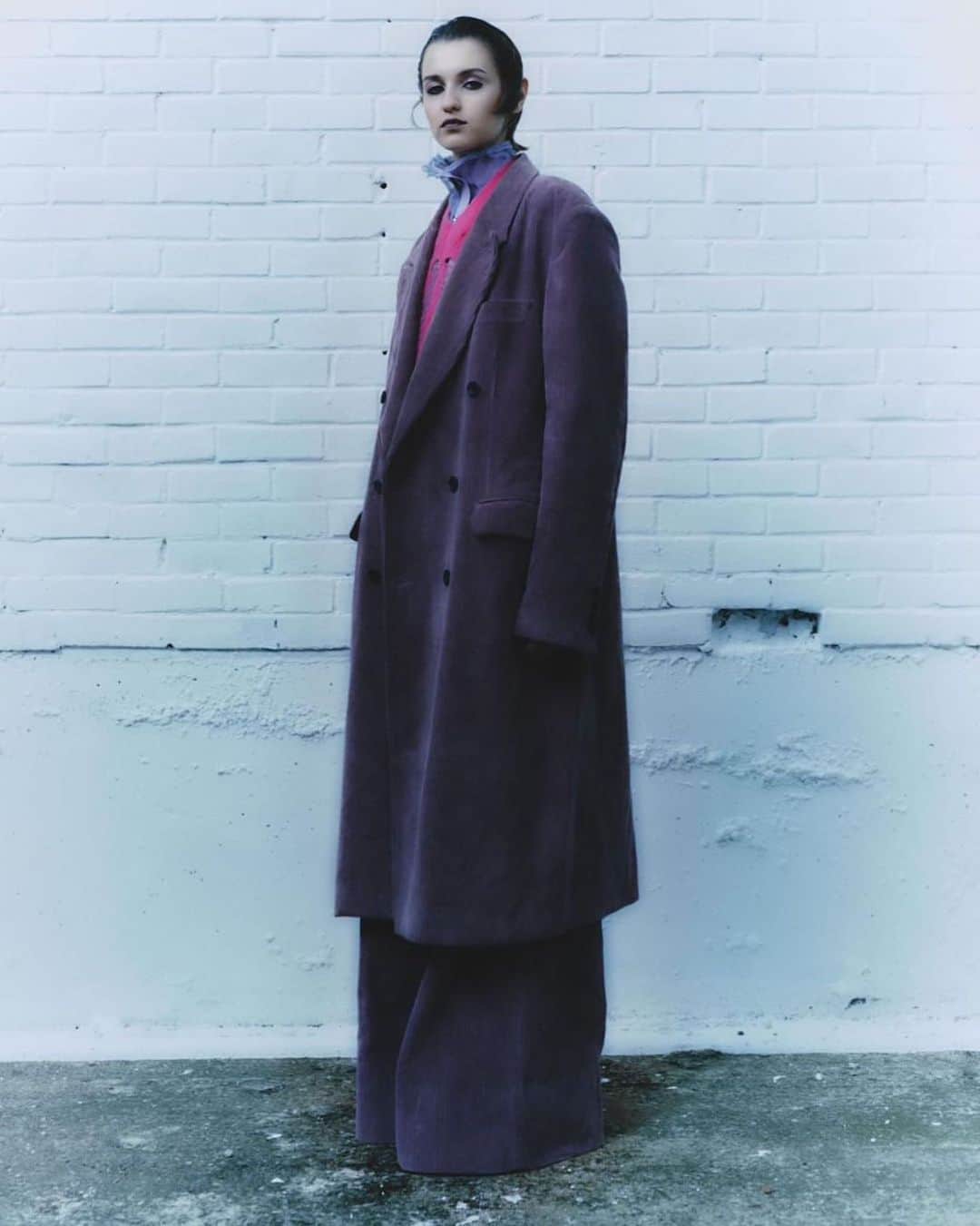 ジョンローレンスサリバンのインスタグラム：「2023AW Pink coat and trousers featured in THE NEW ORDER Magazine.  @johnlawrencesullivan_store  @johnlawrencesullivan_womens  @thenewordermagazine   Photographer @adamtitchener  Styling @jordandeanschneider  Hair @_uchinokura_hair  Make up @moooe_hm  Photographer assistant andreas_parperis  Fashion assistant @sophiecasha  Casting @bunterbear @buntercastingarchive  Model lucyfletcherfc @savalasmodels」