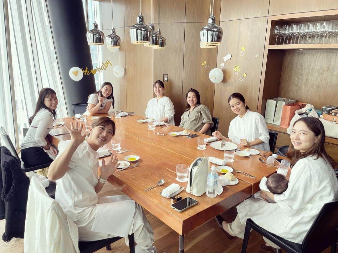 笹川友里さんのインスタグラム写真 - (笹川友里Instagram)「大分前に集まれた 中学からずっと一緒な大好きな人達🫰🏼 仕事にばたつく日々の中で 大きく深呼吸をする時間をくれるような存在の友人達♡ 本当に皆、仕事に子育てによく頑張ってるわ、 なんてお互いを褒め合う時間も大切です。 それにしても本当になんだか自分含めてベビーラッシュ👶」11月2日 20時57分 - sasagawayuri