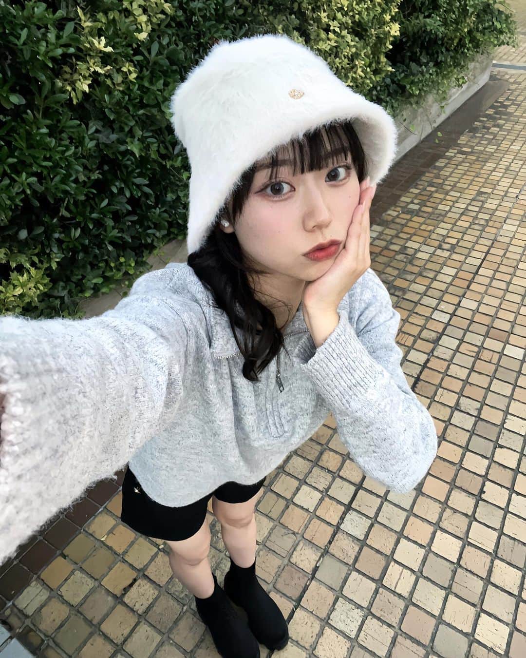 本望あやかのインスタグラム：「人生で初めて、38.7℃を経験した🥵  久しぶりにゆっくりした2日間で逆にリラックス出来た気もする？笑 みんなも体調管理気をつけてね。」