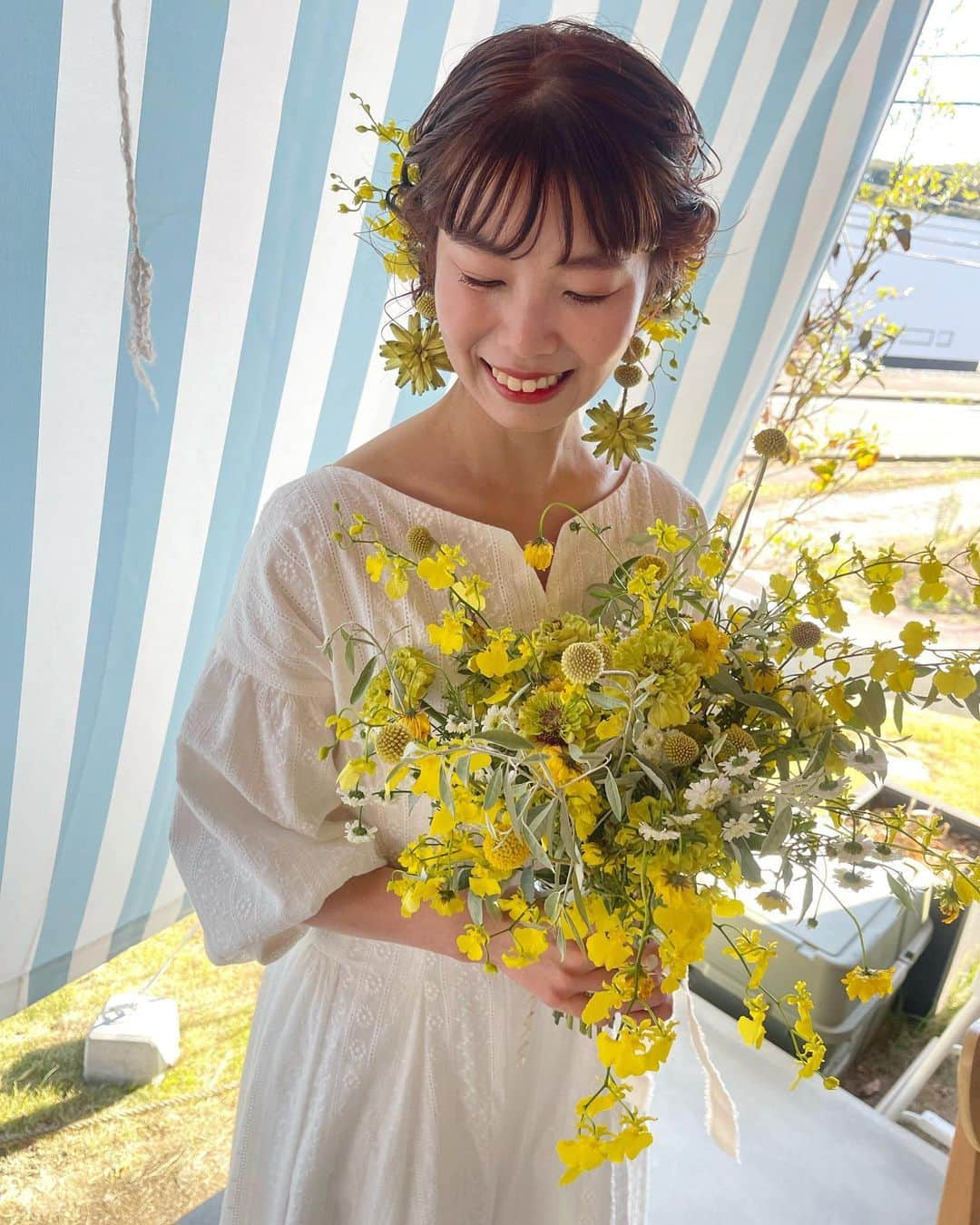 sakincho1028さんのインスタグラム写真 - (sakincho1028Instagram)「@itou.flowers さんのブーケもヘッドパーツも生花のイヤリングも 全部とびっきり可愛かった日。🌼  この日もあきちゃんプロデュースのウェディング🌼 @aki__nakayama  かわいいが詰まっていた🐧🤍  #sakinchohair #hairarrange#hair#arrange#hairset#ヘアアレンジ#アレンジ#ヘアセット#豊橋#美容室#豊橋美容室#結婚式#ブライダル#ヘアメイク#メイク#花嫁#フォトウェディング#前撮り#ウェディングフォト#ウェディングドレス#出張ヘアメイク#ブライダルヘア#ウェディングヘア#花嫁ヘア」11月2日 20時51分 - sakincho1028