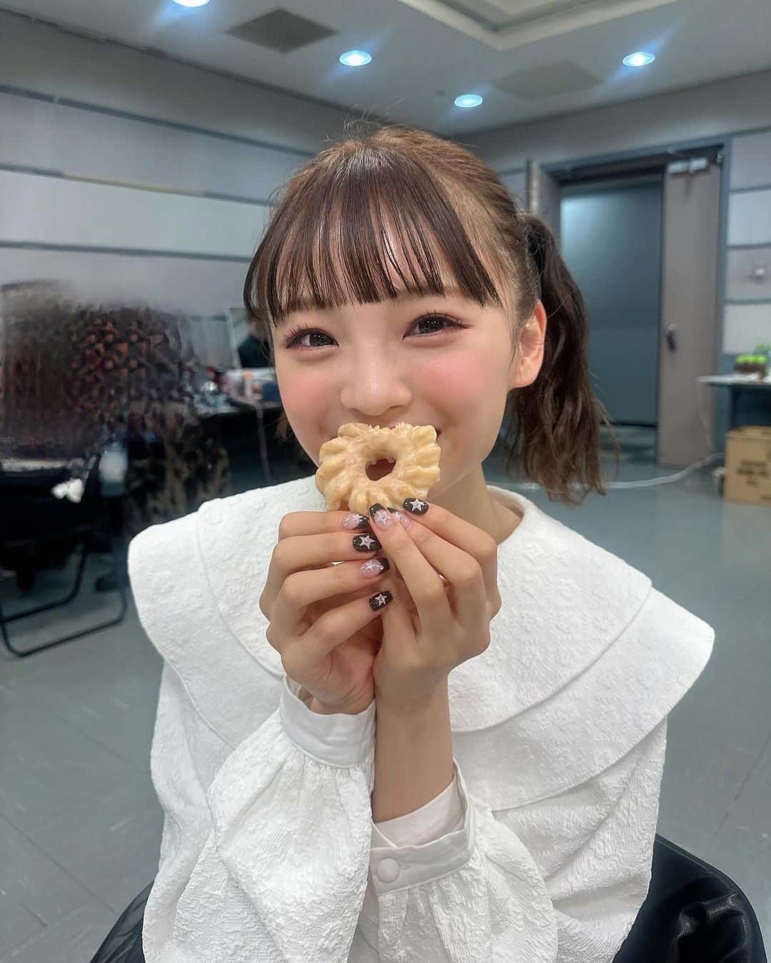 新澤菜央さんのインスタグラム写真 - (新澤菜央Instagram)「ドーナツもアイドルも王道がすきっ？❤︎  ⠀ #彼女の私服がかわいい #低身長コーデ #sサイズコーデ #156cm #骨格ウェーブ #ガーリーコーデ #フレンチガーリー #フレンチガーリーコーデ #merryjenny #merryjennyコーデ #maisonspecial #メゾンスペシャル #zara #zarakids #epine #ツインテール #crispycreamdoughnut #ootd」11月2日 20時51分 - _shinshin_48